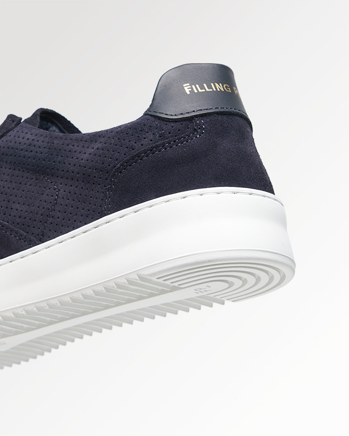 Filling Pieces Mondo Suede Perforated baskets bleu marine daim