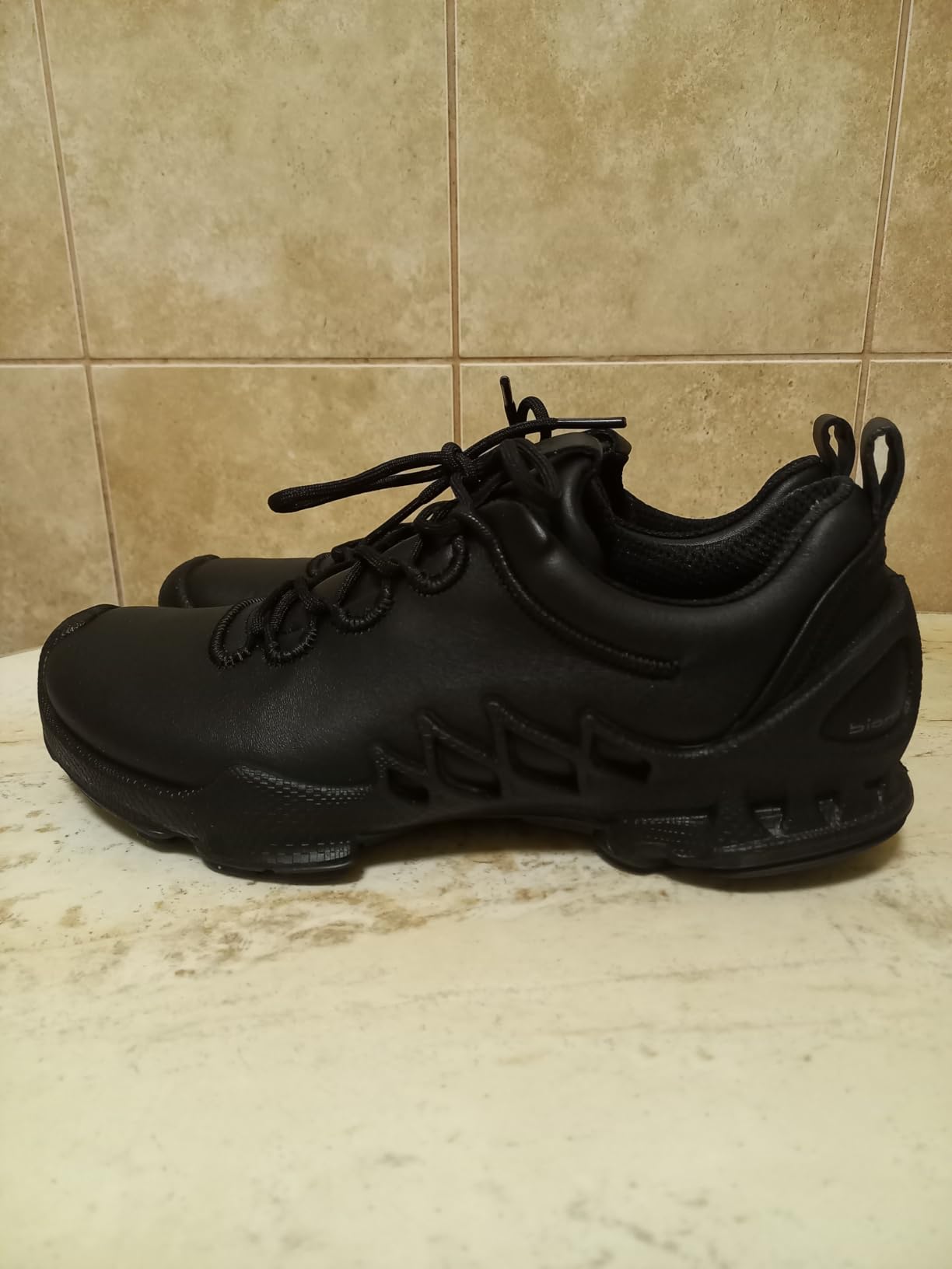 ECCO Biom Aex chaussure randonnee femme noir cuir