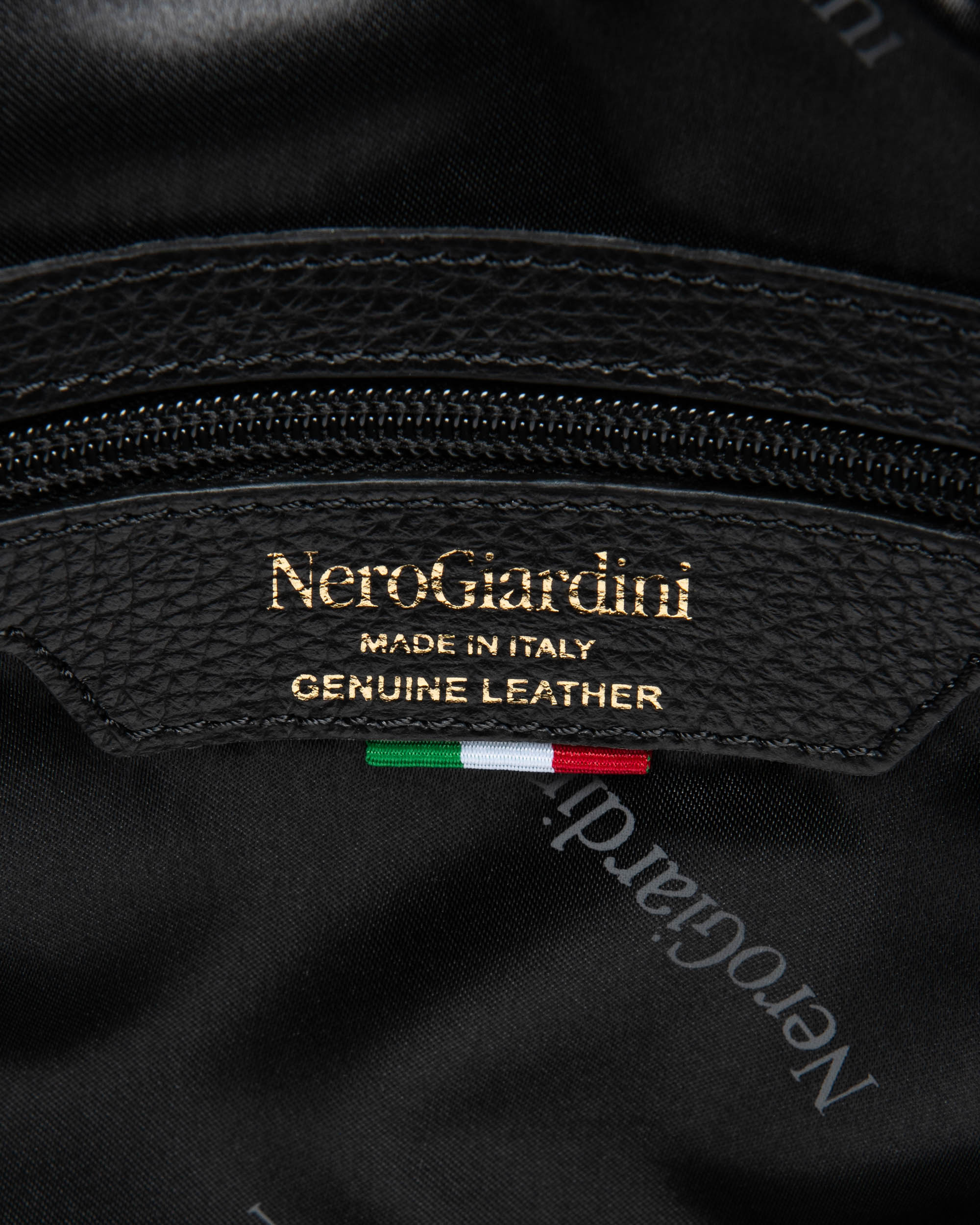 NeroGiardini Sacs Bowling Femme Cuir Boucles Dorées