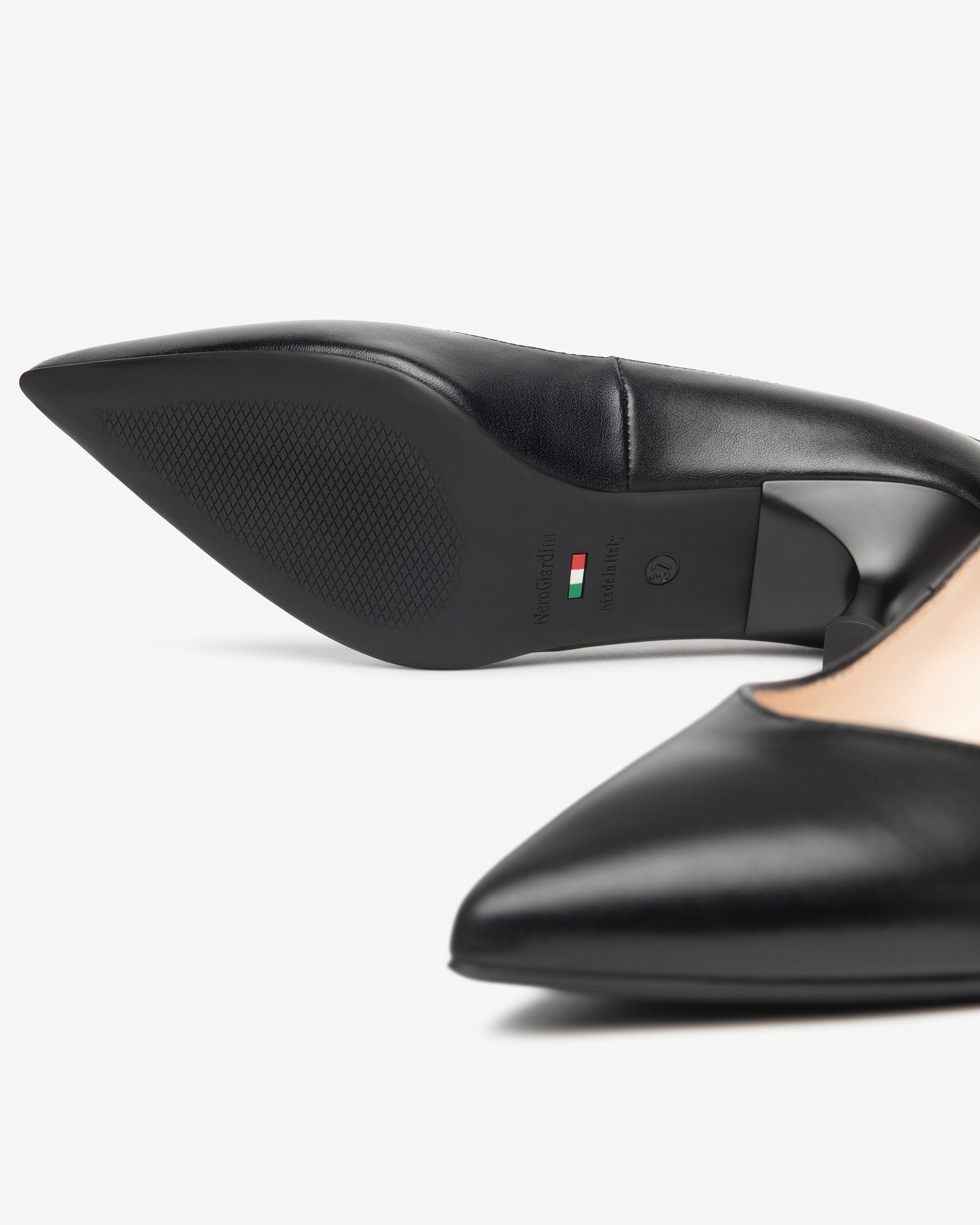 NeroGiardini Escarpins Cuir Femme Bout Pointu