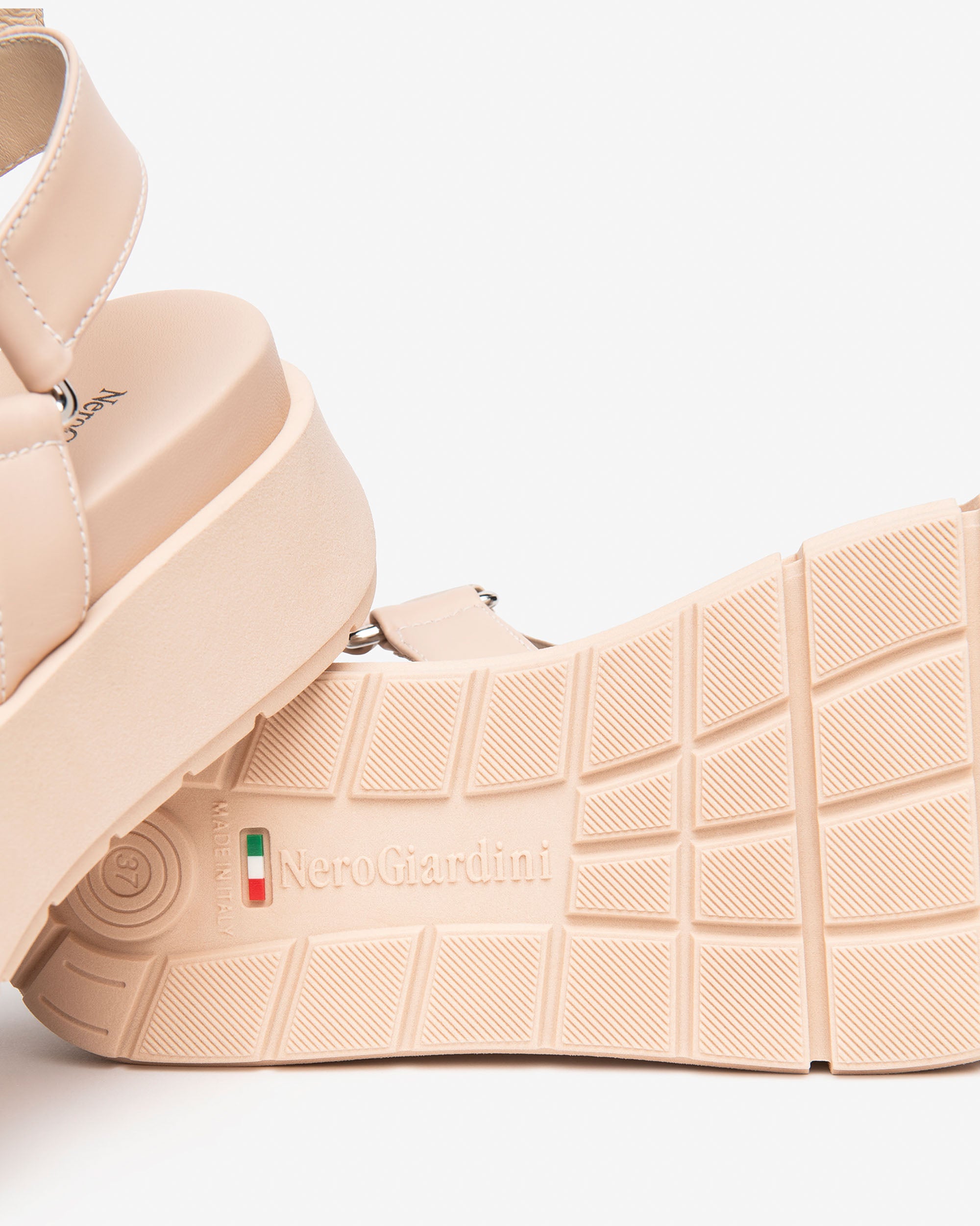 NeroGiardini Sandales sandales femme cuir été