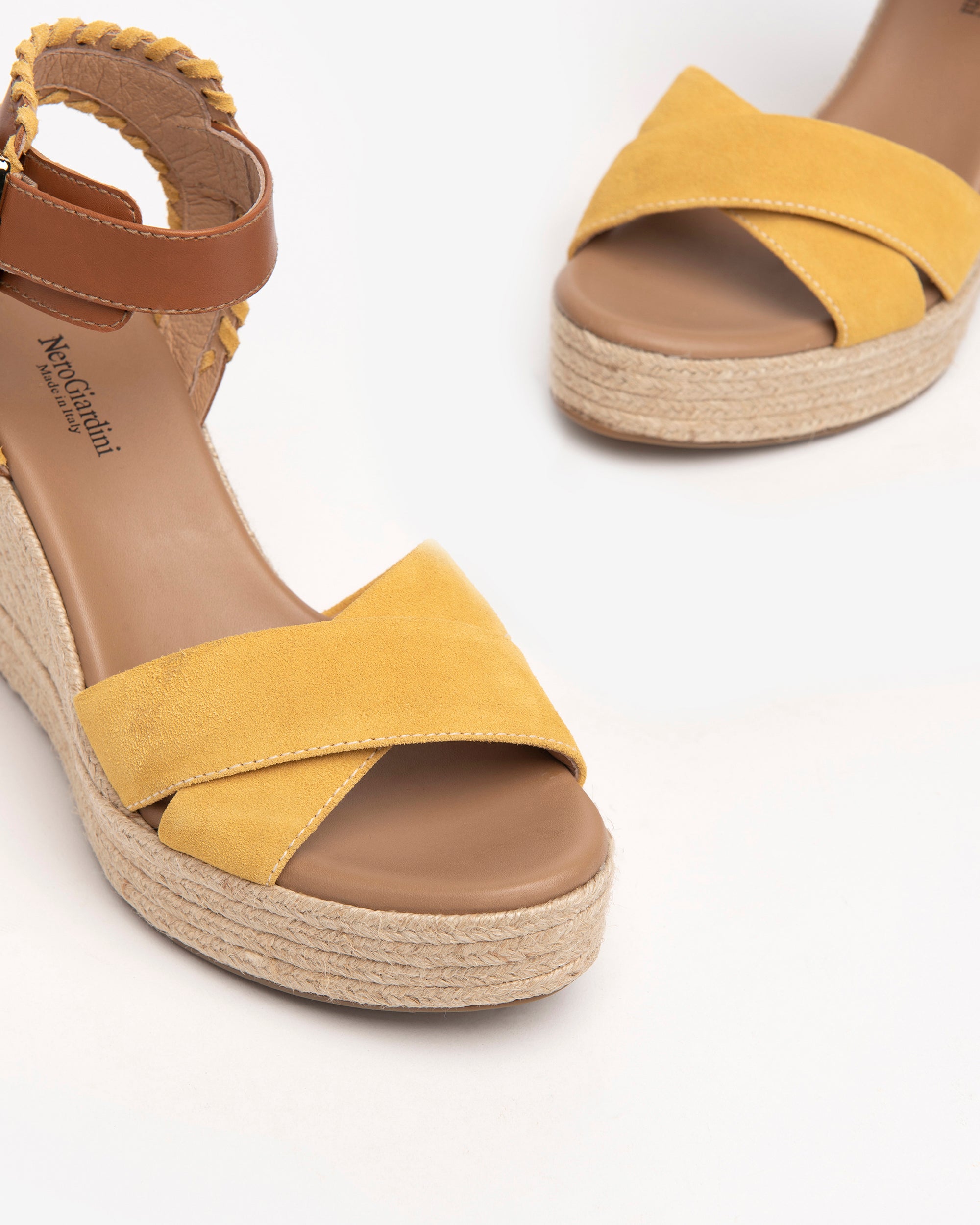NeroGiardini Sandales compensées cuir boucle 10 cm corde