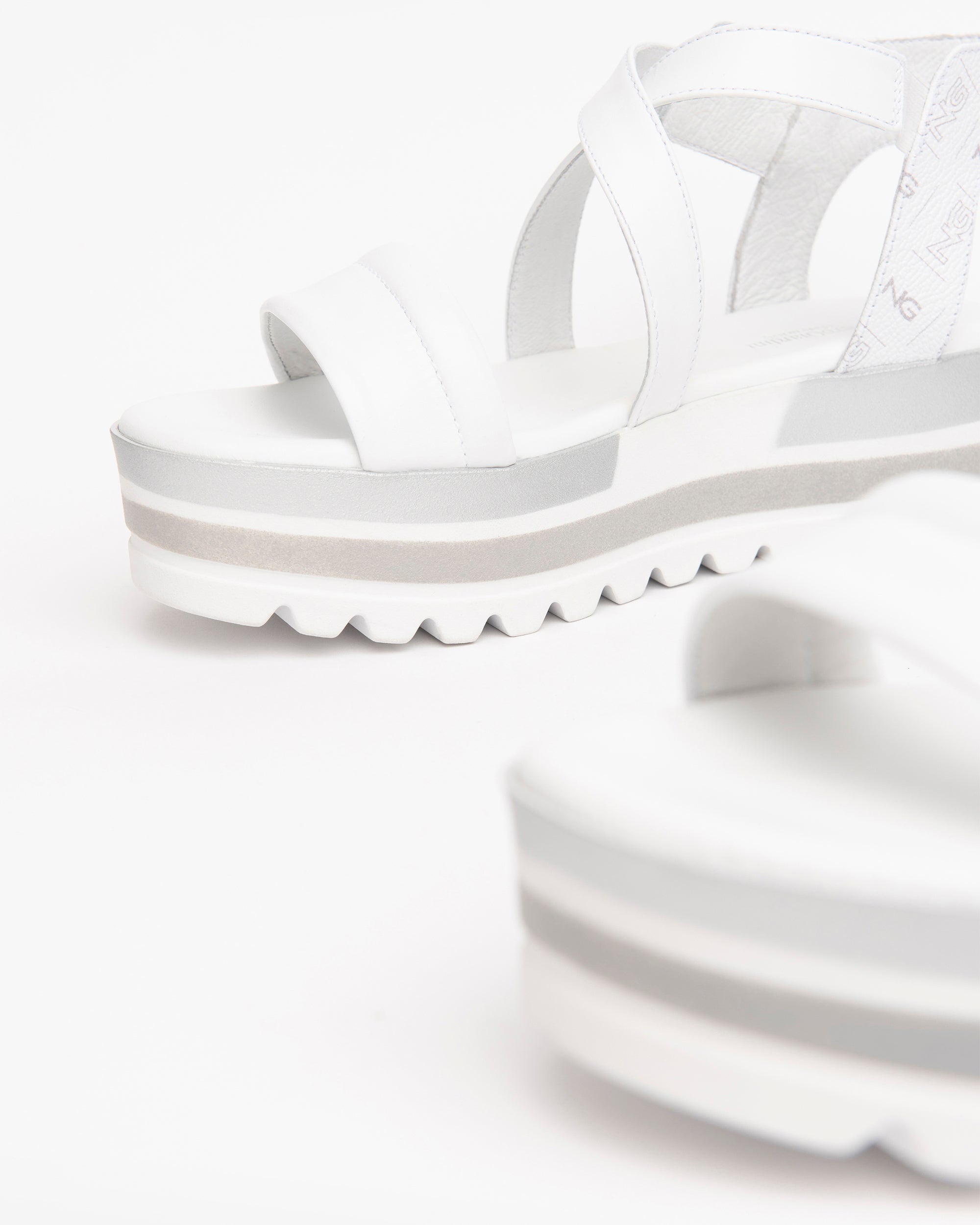 NeroGiardini Sandales Femme en Cuir plateforme 5 cm