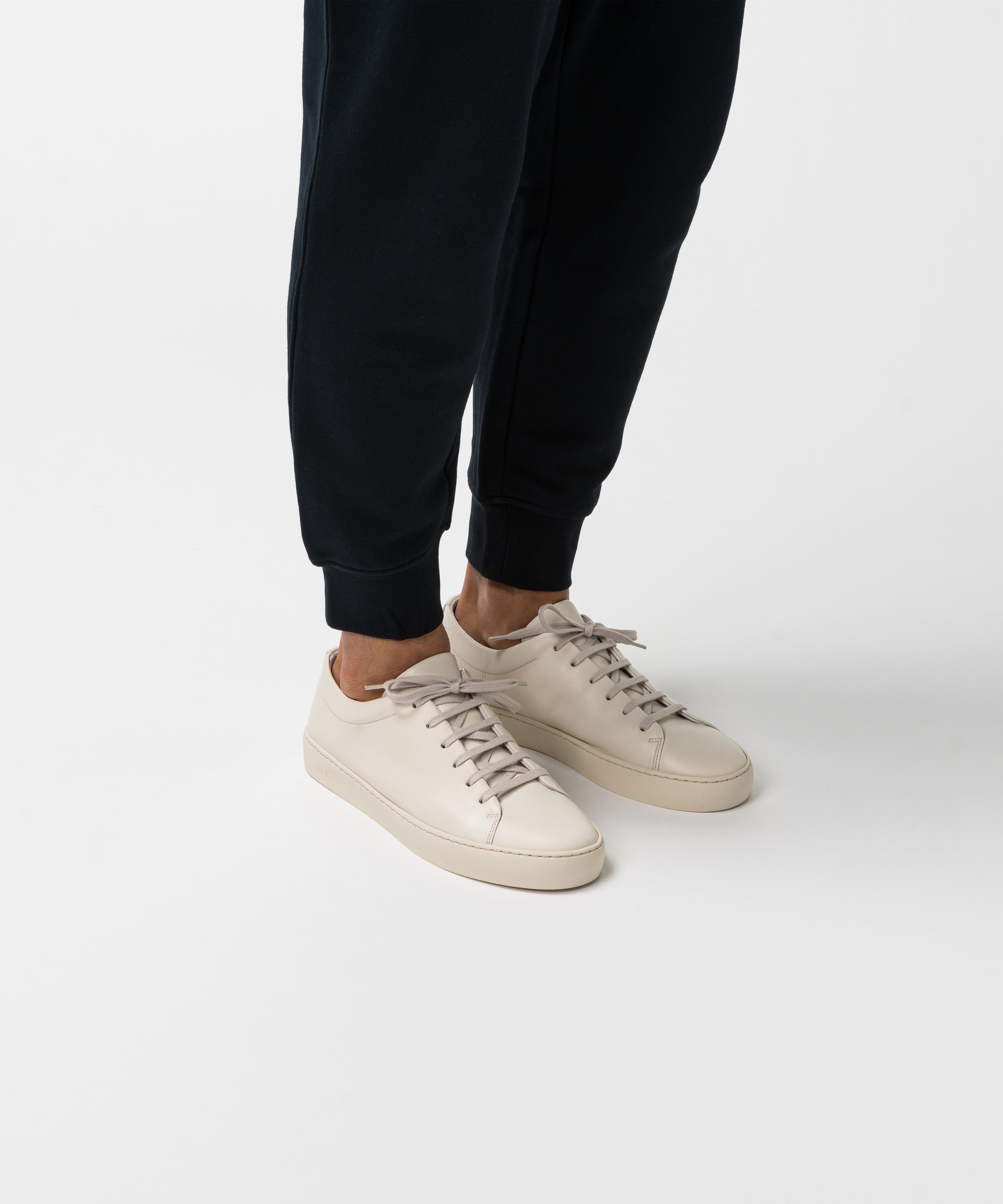 JAK Royal Dust baskets cuir beige minimaliste