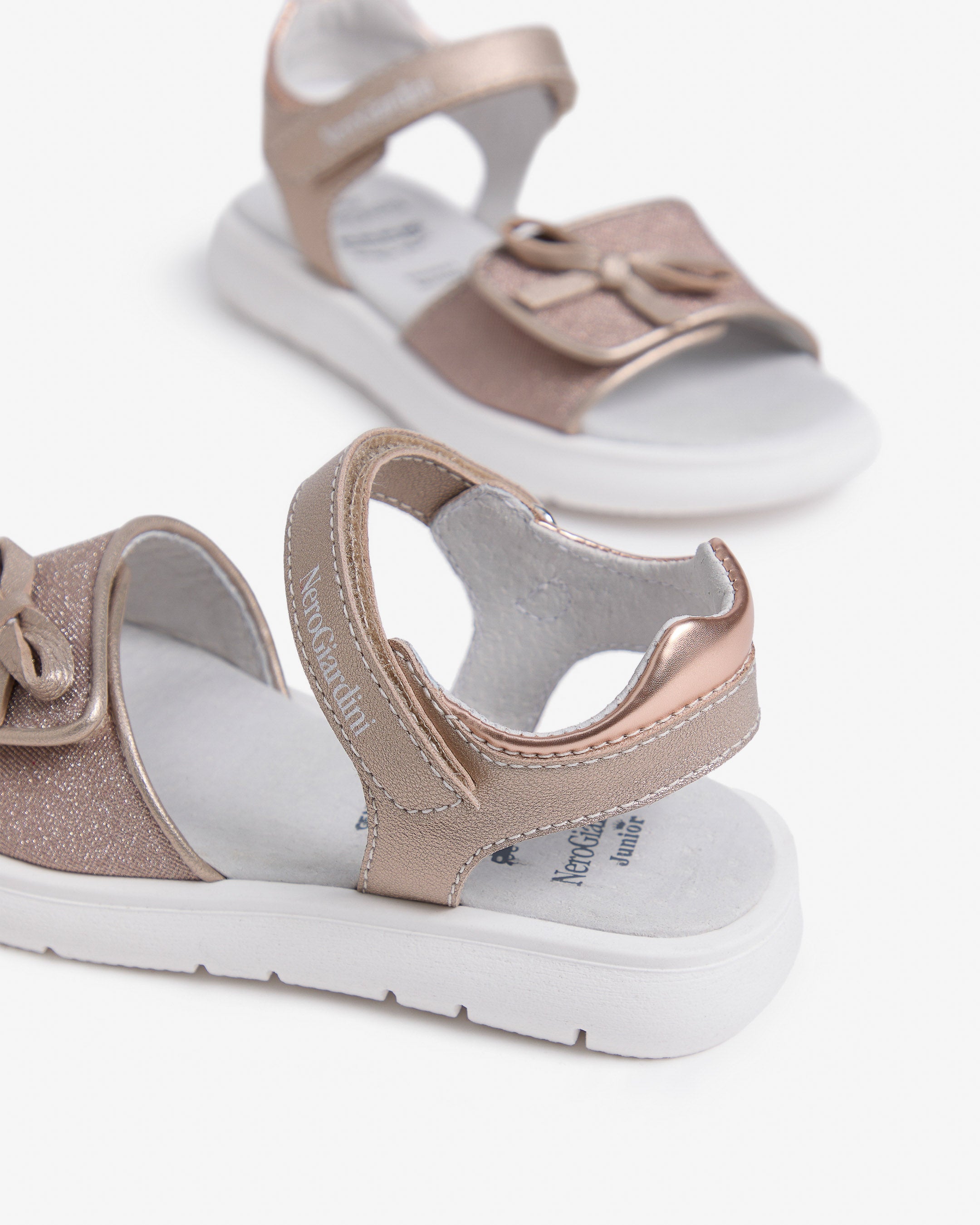 NeroGiardini Sandales nu-pieds fille confort léger