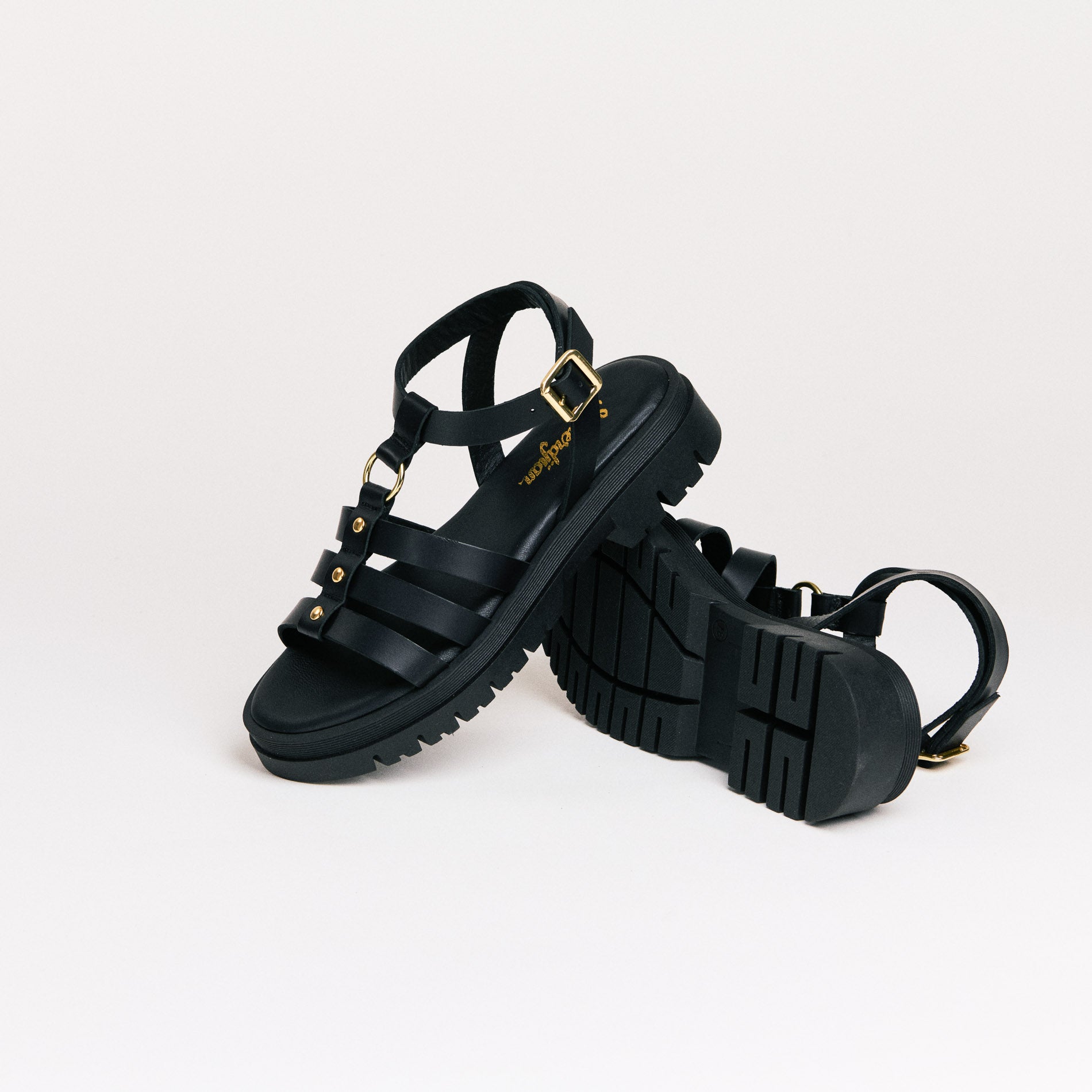 SMR Clara Vitello Nero sandale cuir noir clous dorés