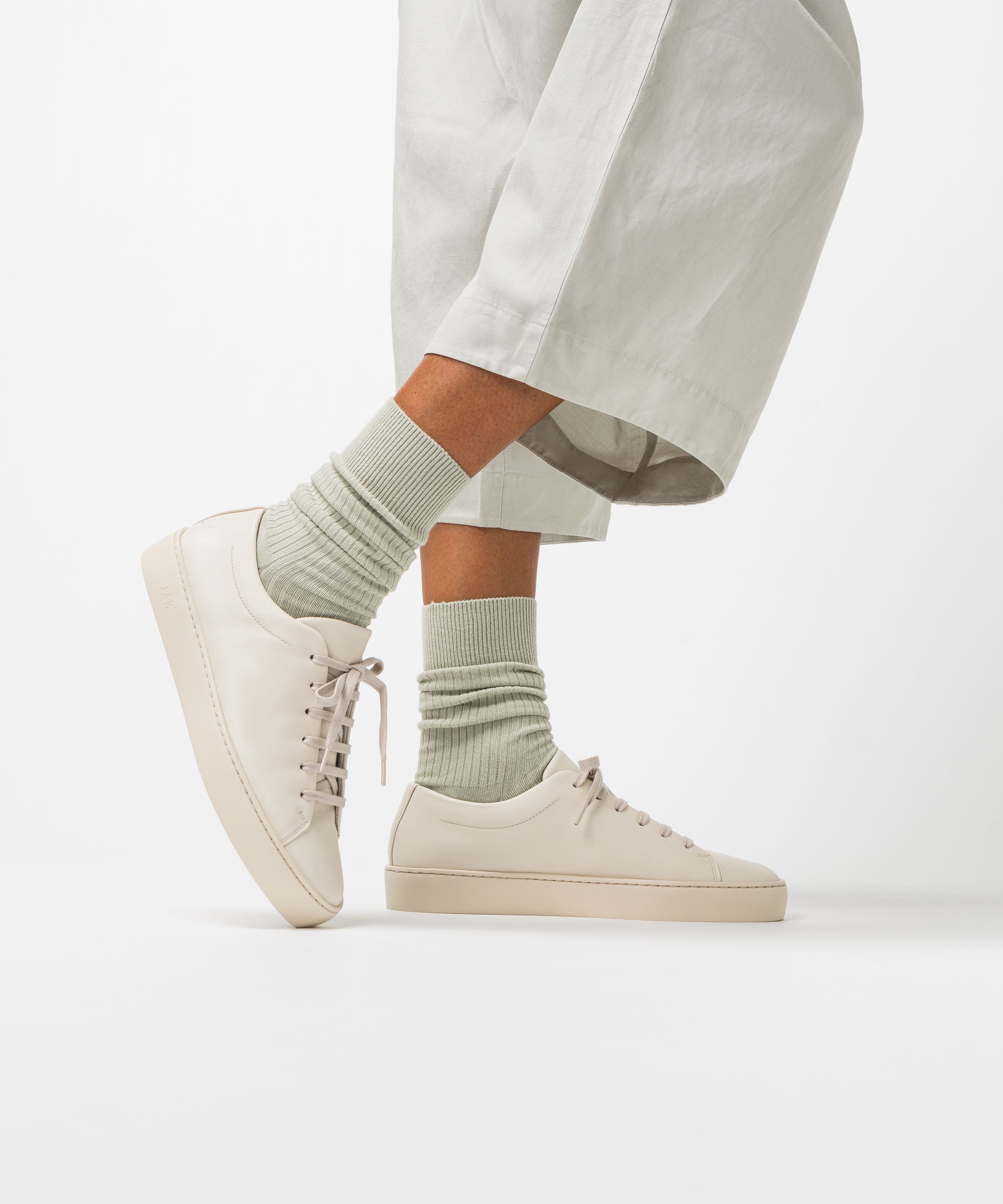 JAK Royal Dust baskets cuir beige minimaliste