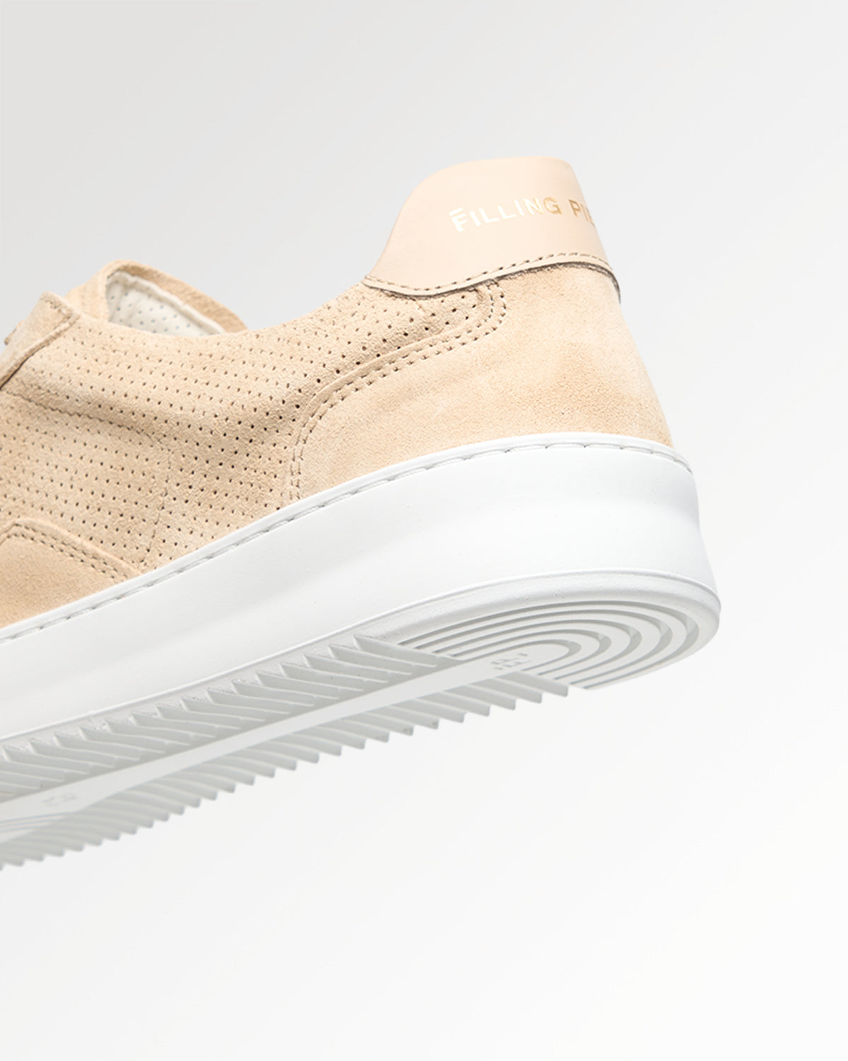 Filling Pieces Mondo Suede Perforated sneakers sand homme