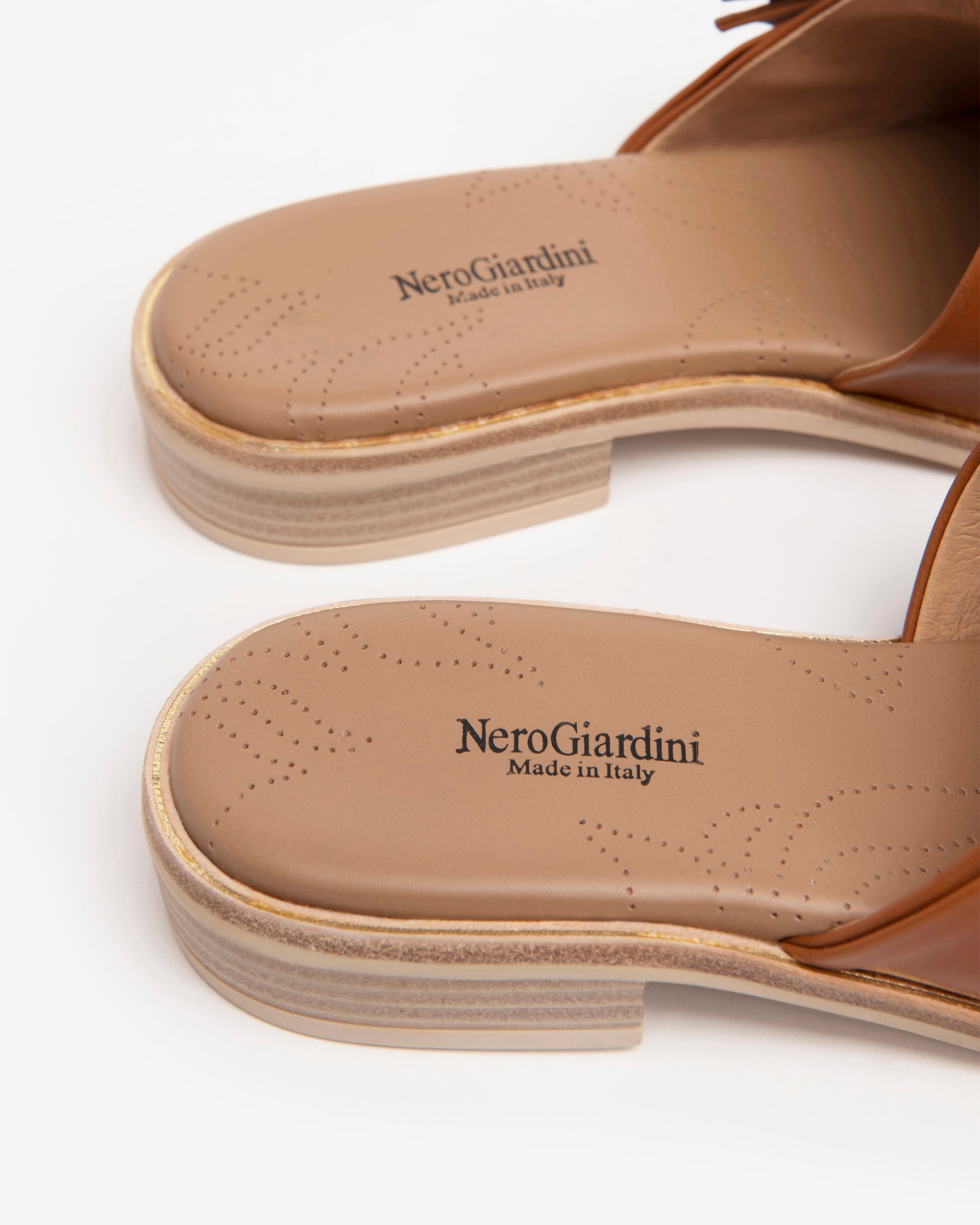 Nerogiardini Mules Femme Cuir Nœud Talon 2,5 cm