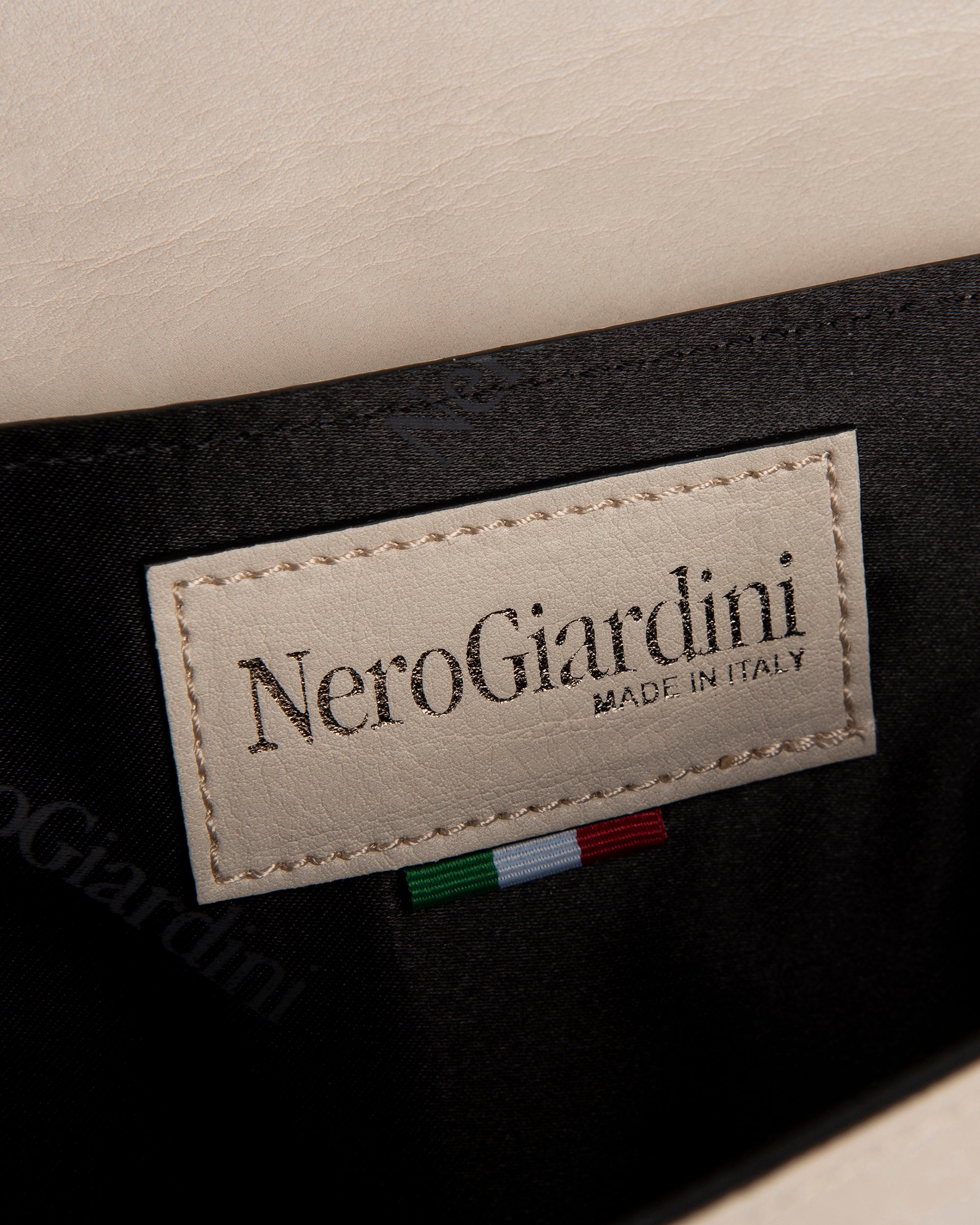 NeroGiardini Sacs pochette femme matière technique PZ