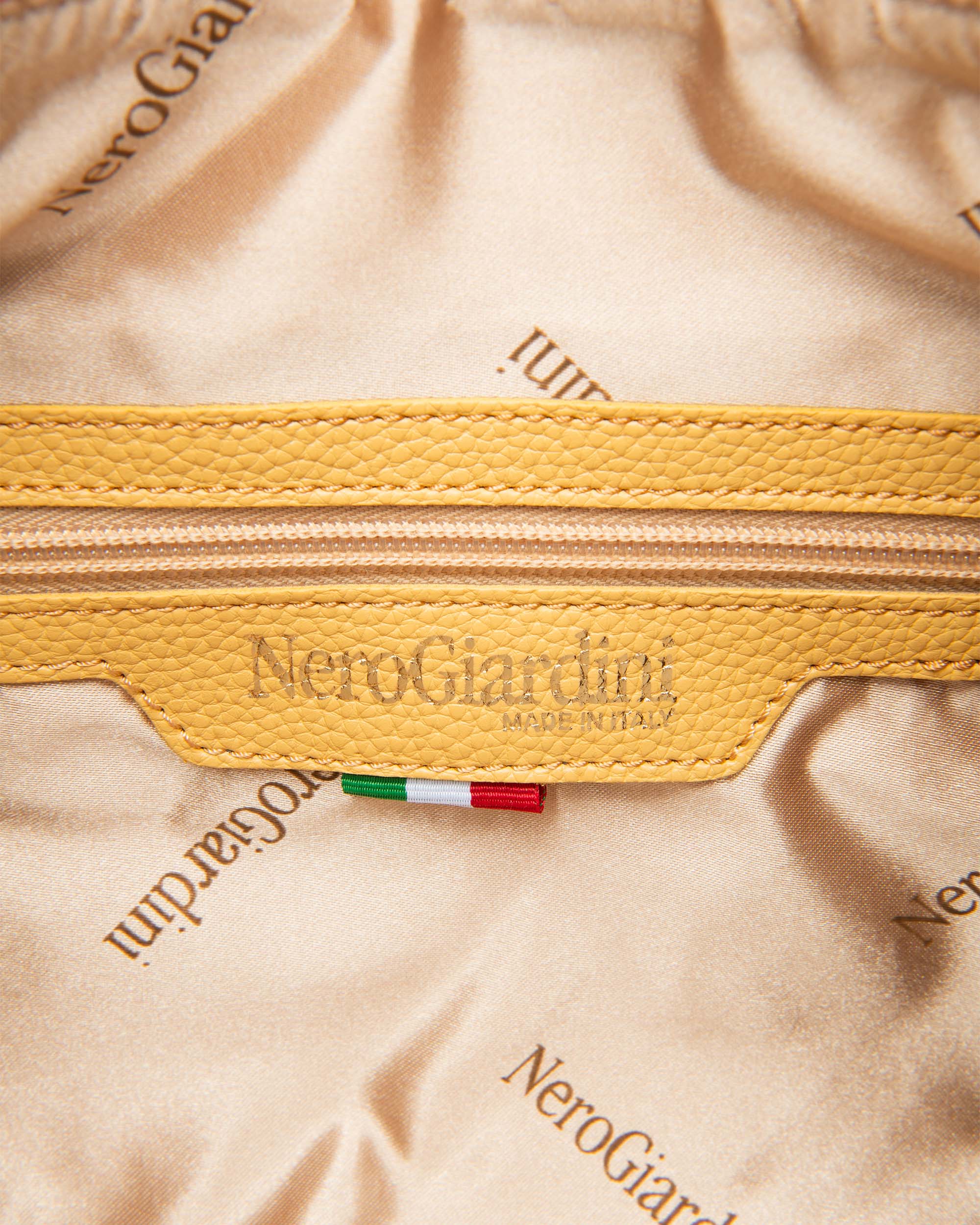 NeroGiardini Sacs sac bandoulière femme matière technique