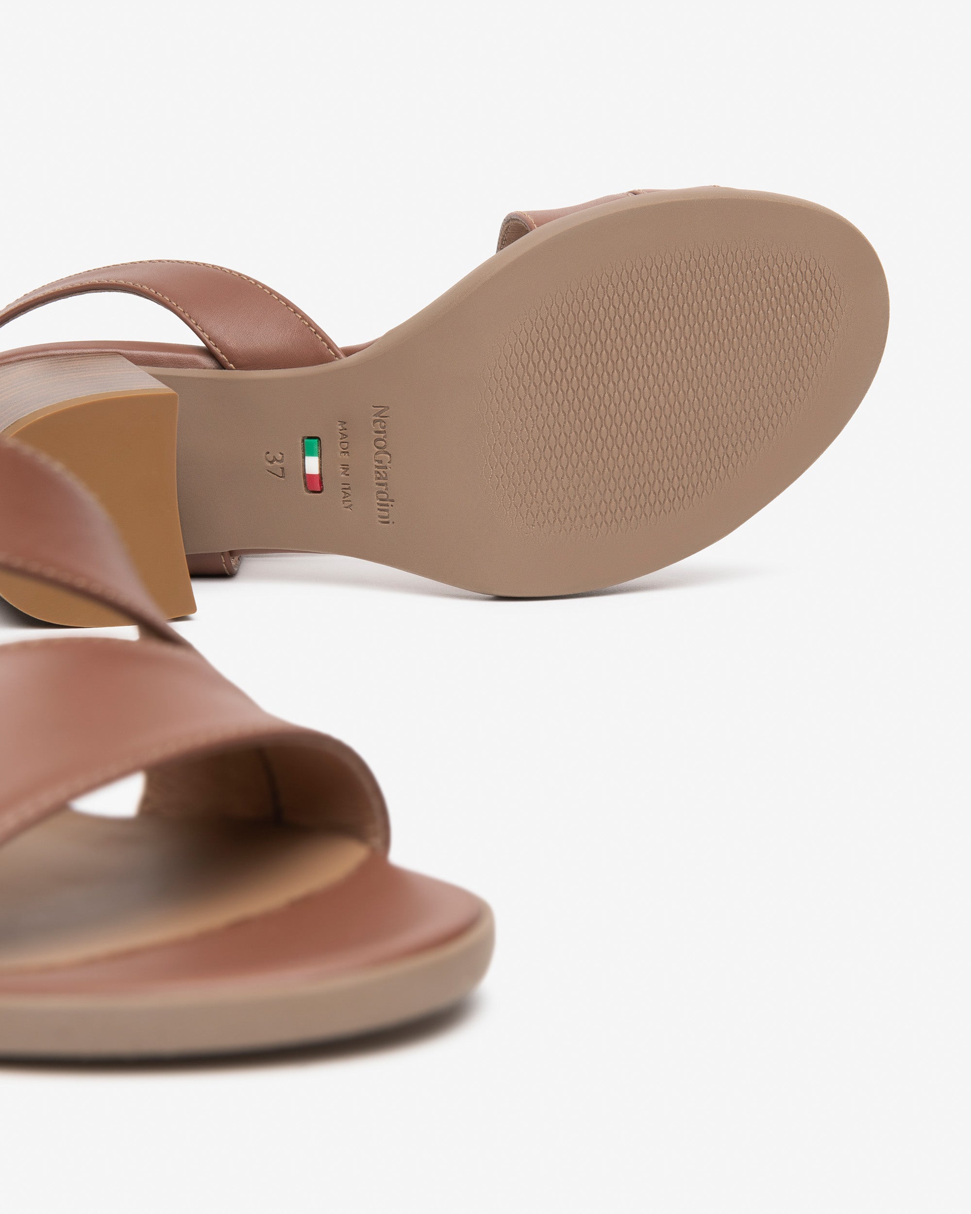 Nerogiardini Sandales Sandales Femme Cuir Été