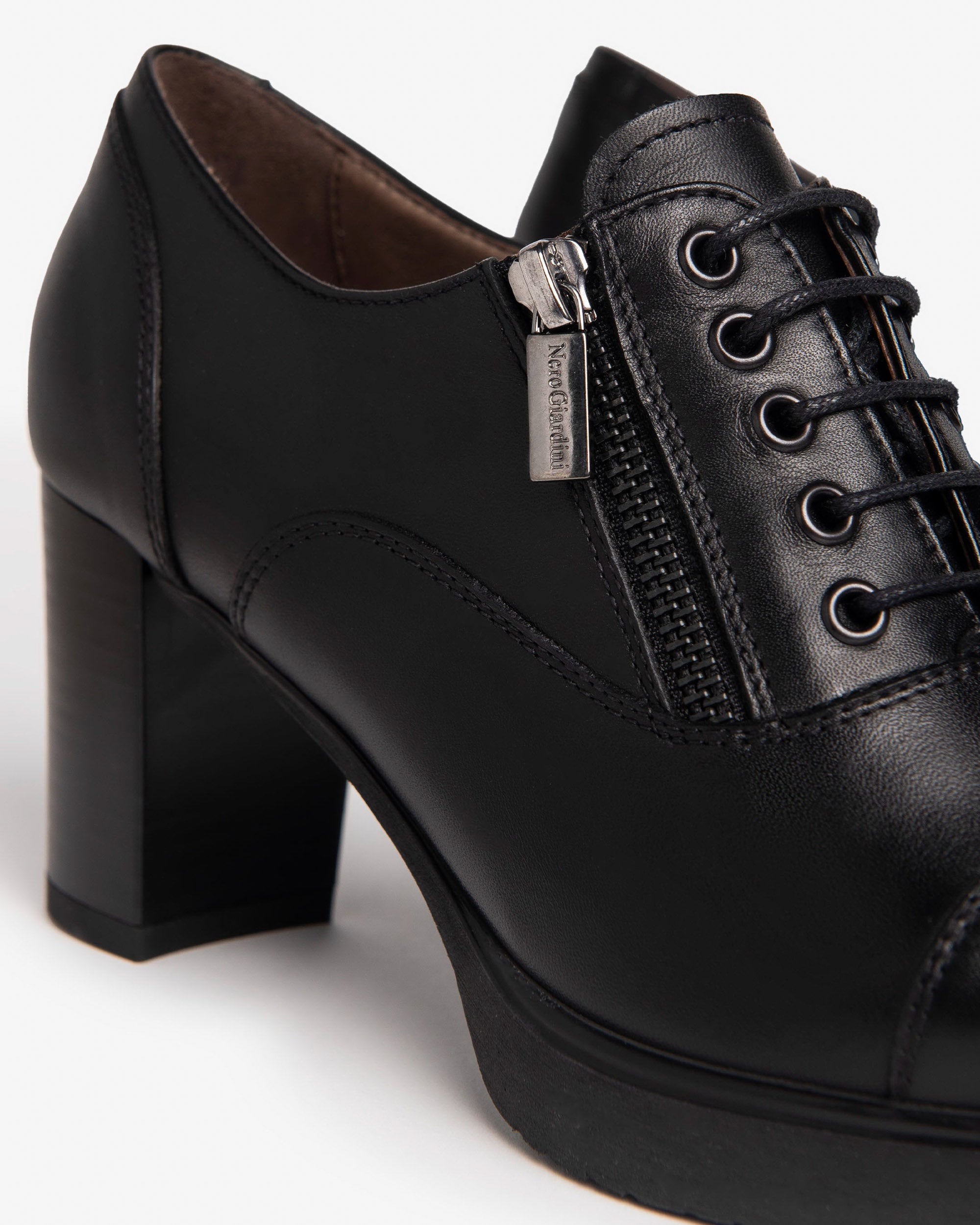 NeroGiardini Chaussures à Lacets Femme Cuir Oxford