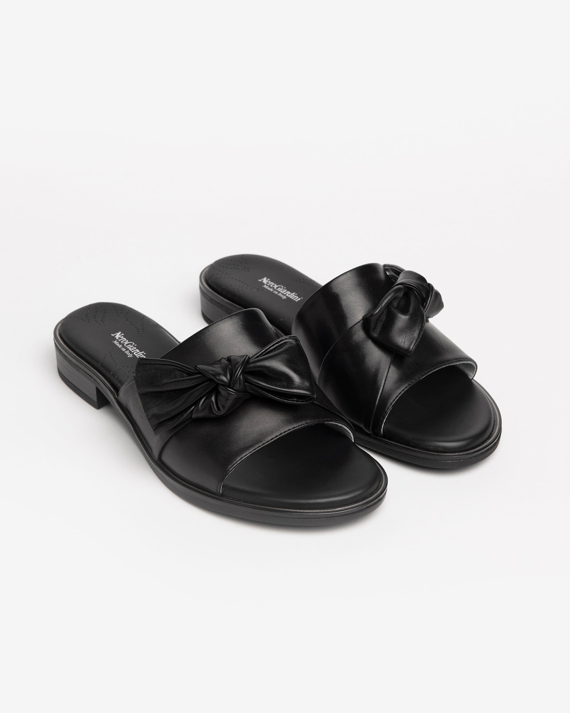 NeroGiardini Mules Femme Cuir Nœud Talon 2,5 cm
