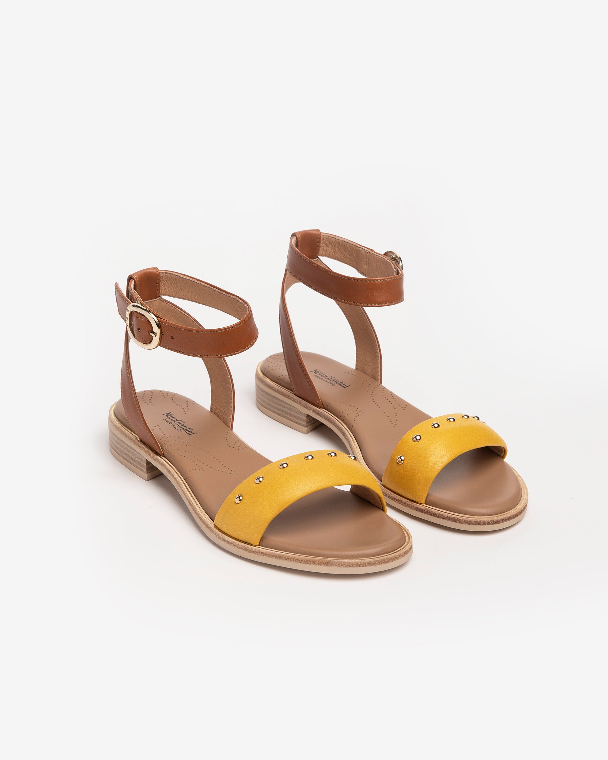 NeroGiardini Sandales Sandales Bicolores Clous Talon 2,5 cm