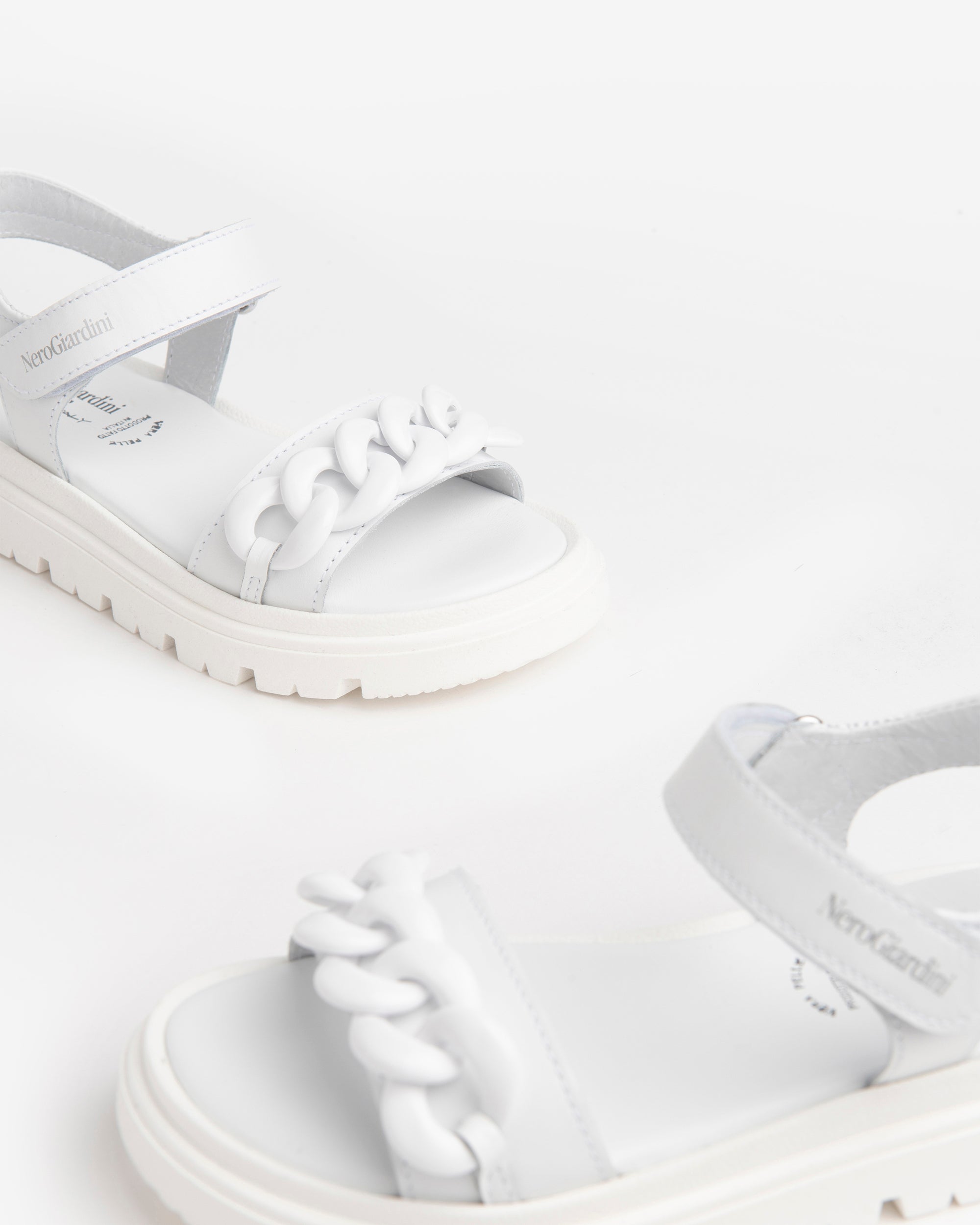 NeroGiardini Sandales Fille Cuir Chaîne Velcro