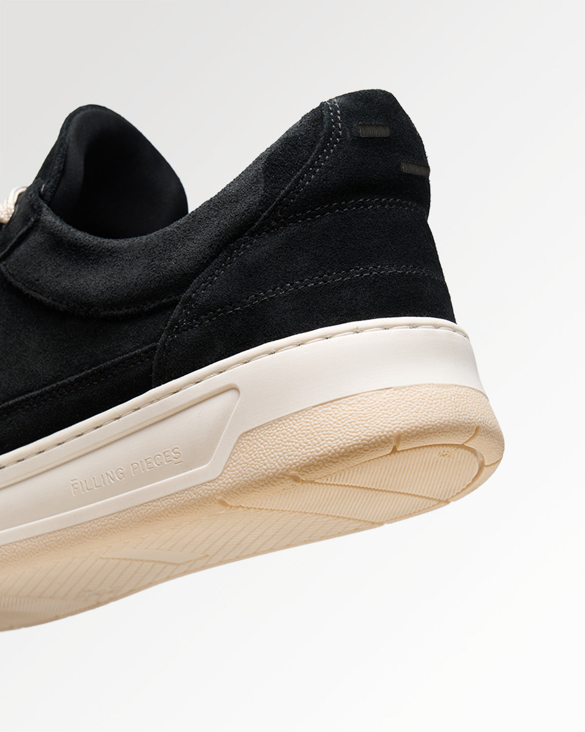 Filling Pieces Low Vise Sneakers noires suède pointure 39-46