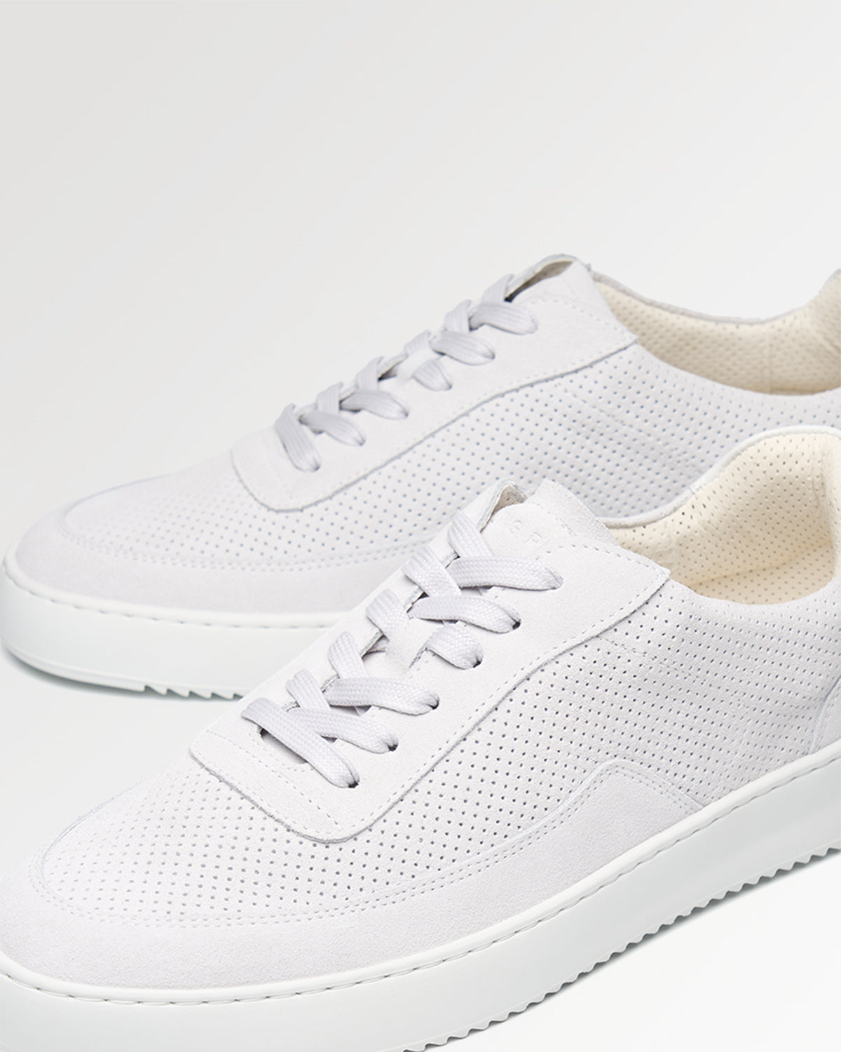 Filling Pieces Mondo Suede Perforated baskets blanches suède