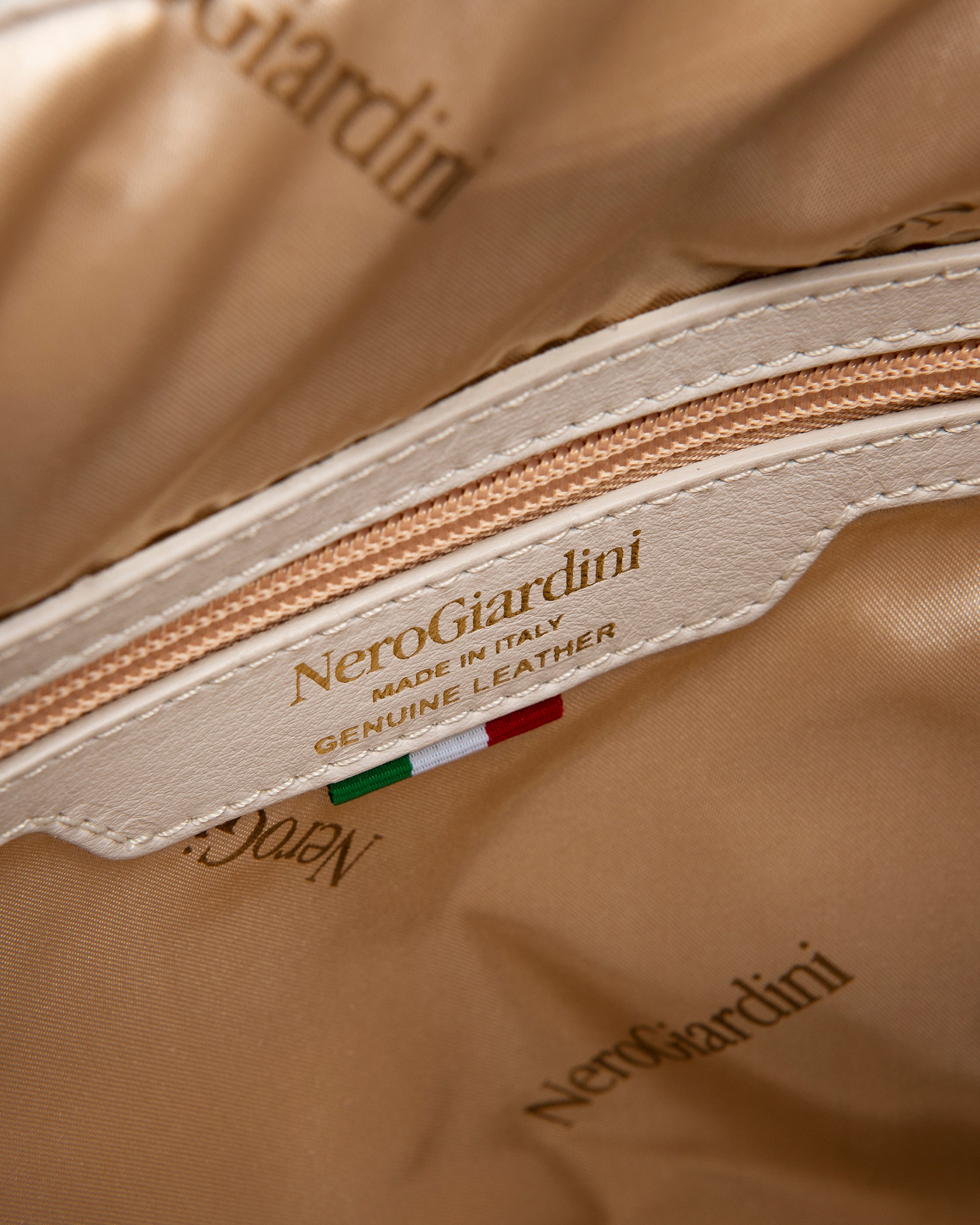 NeroGiardini Sacs Sac à dos Femme cuir made in Italy