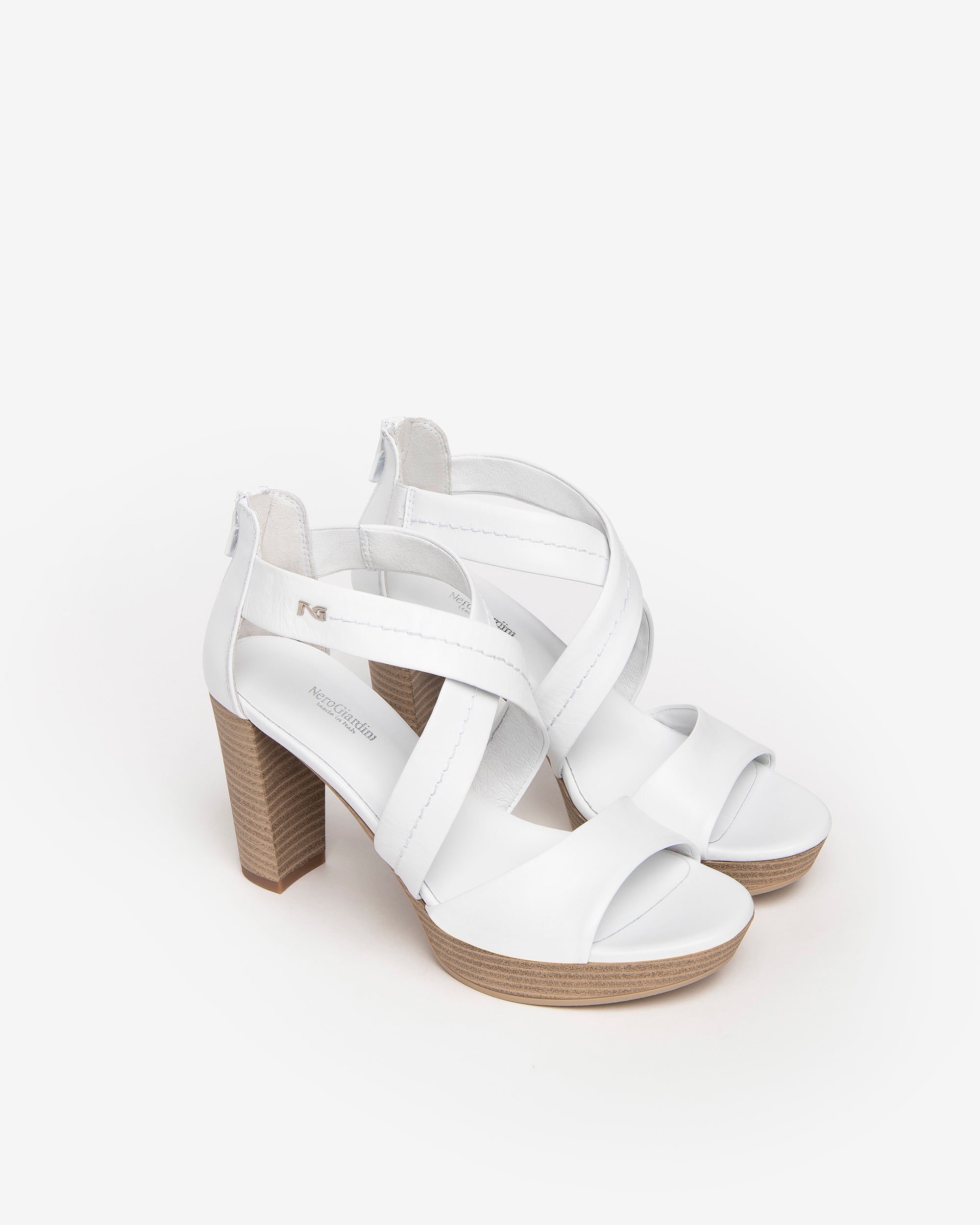 Nerogiardini Sandales Sandales Femme en Cuir Confort