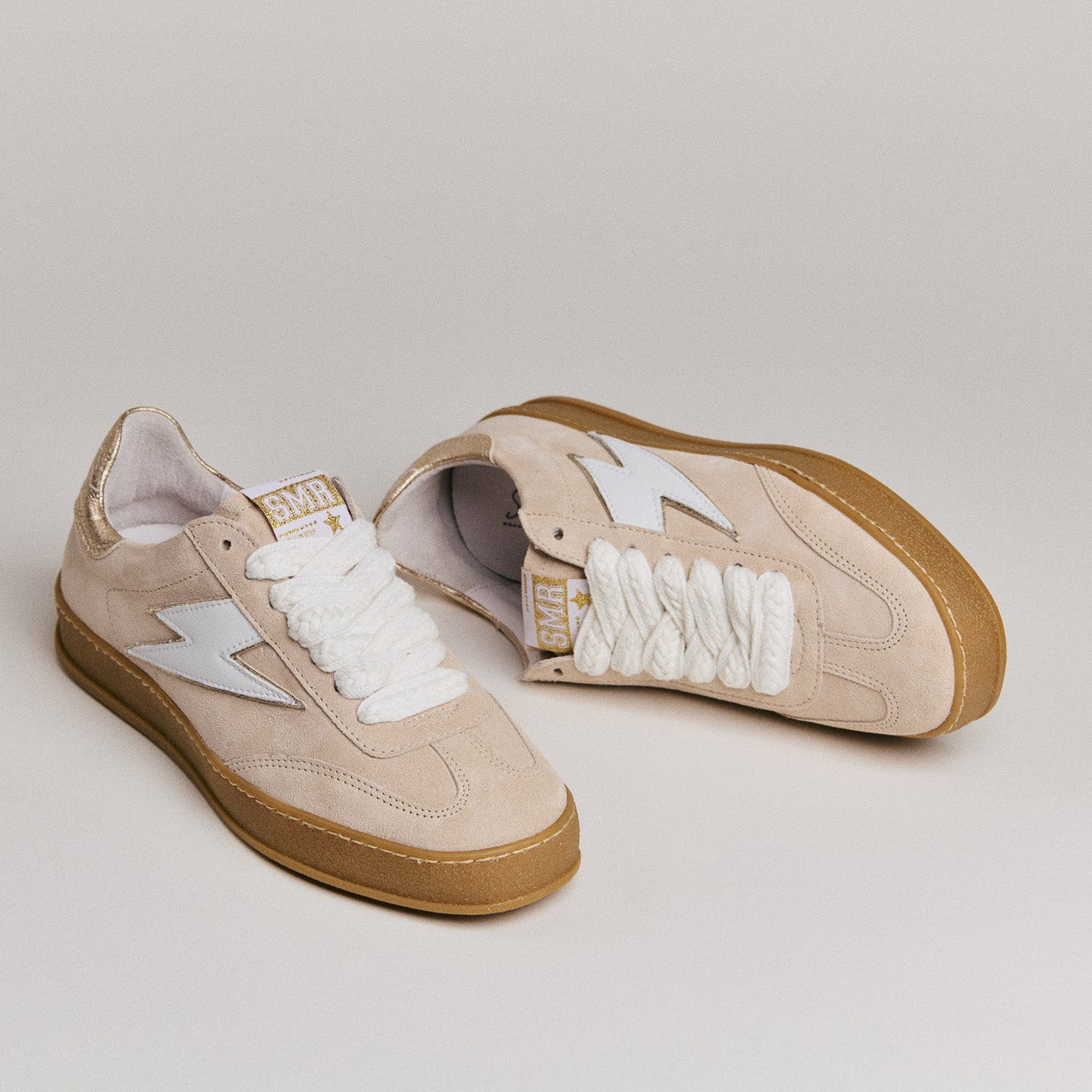 SMR India D147 baskets daim beige détails or