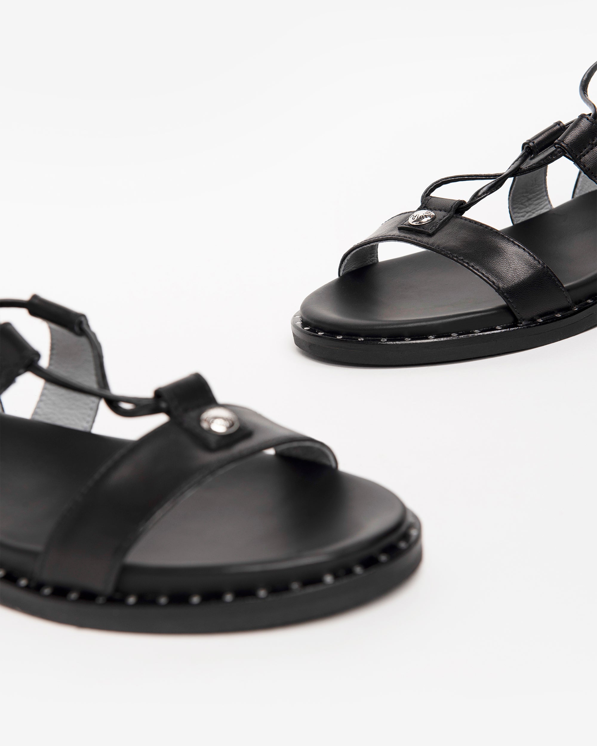 Nerogiardini Sandales femme cuir spartiates plates