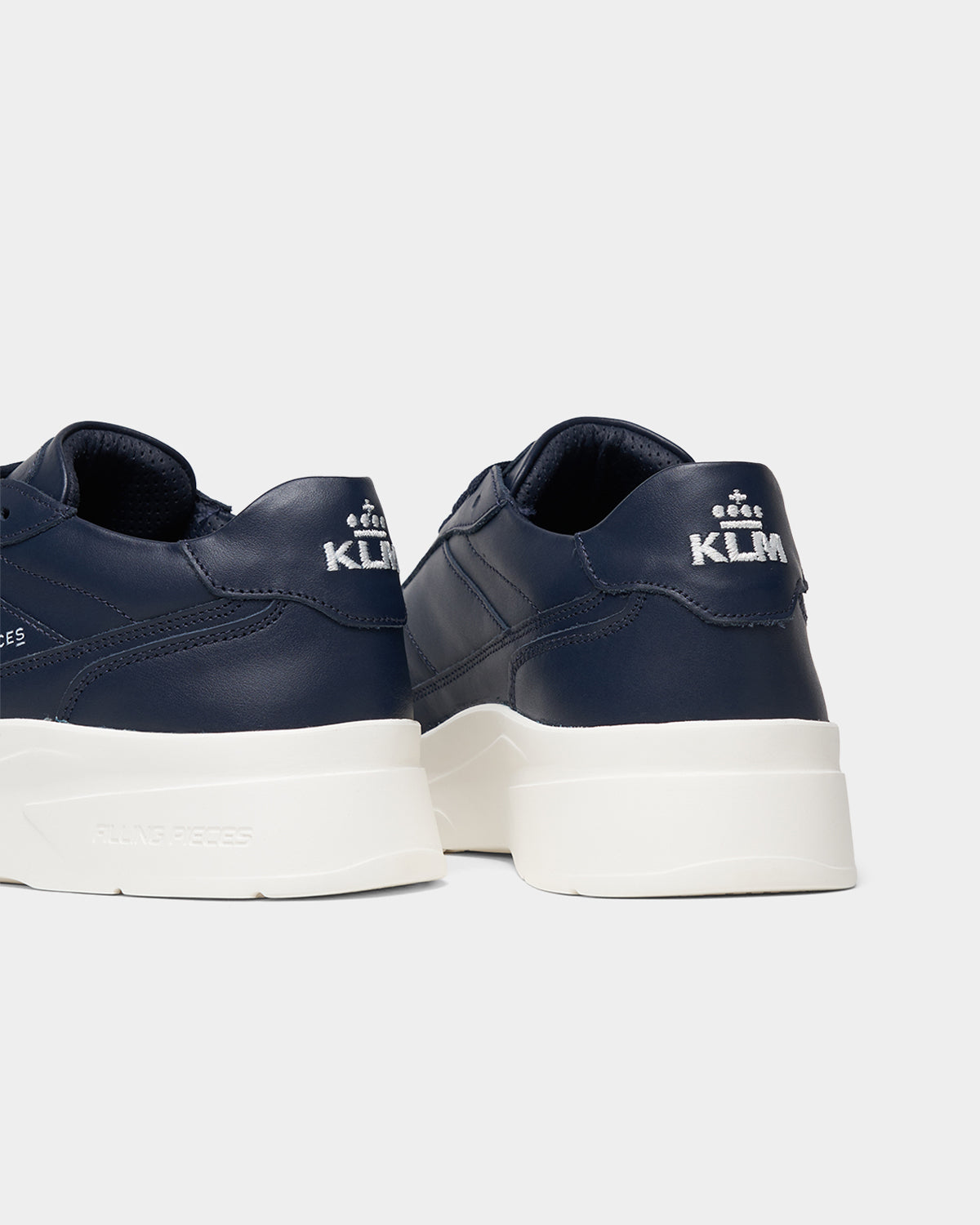 Filling Pieces Jet Runner Sneakers cuir bleu marine / blanc cassé