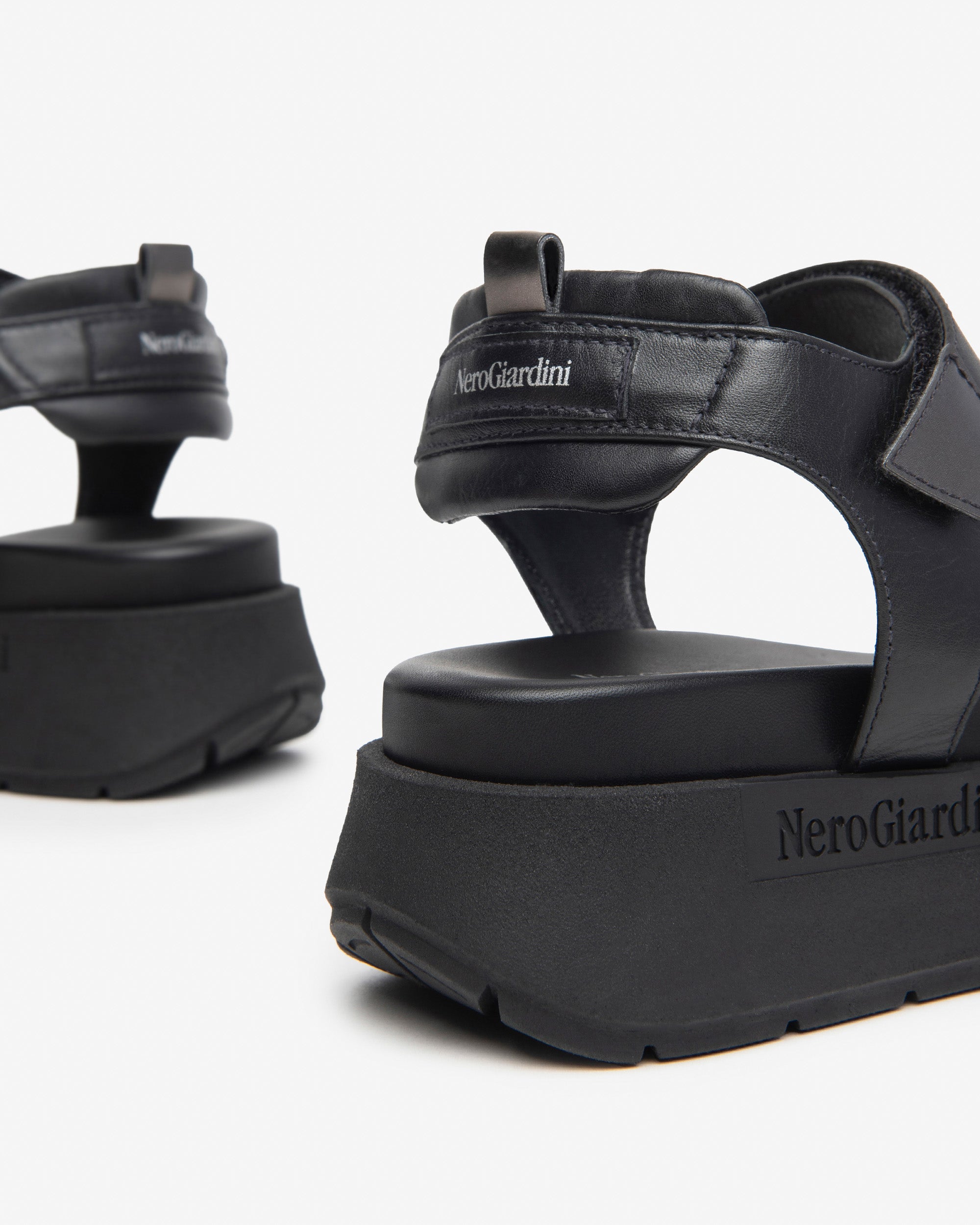 NeroGiardini Sandales Sandale Cuir Femme Technique