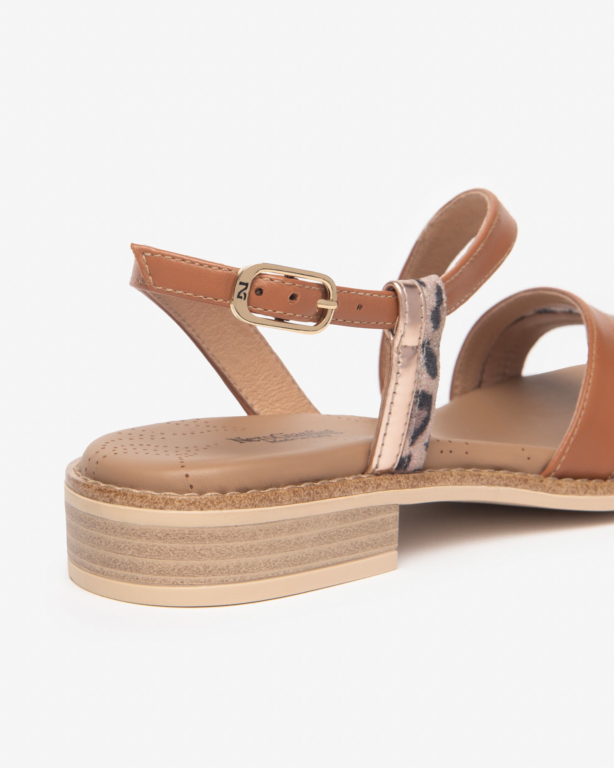 NeroGiardini Sandales sandales femme cuir technique
