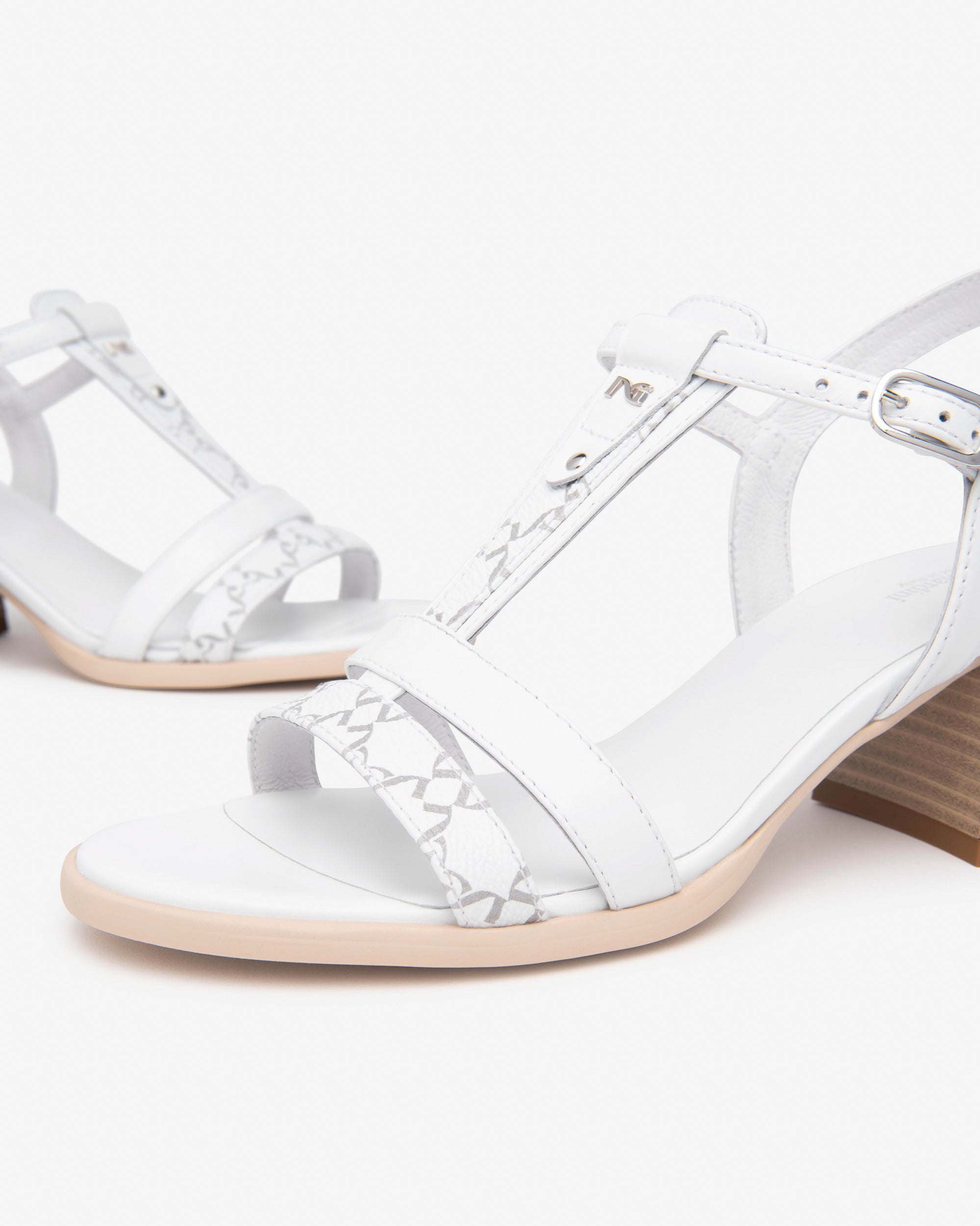 NeroGiardini Sandales Femme Cuir Technique Été
