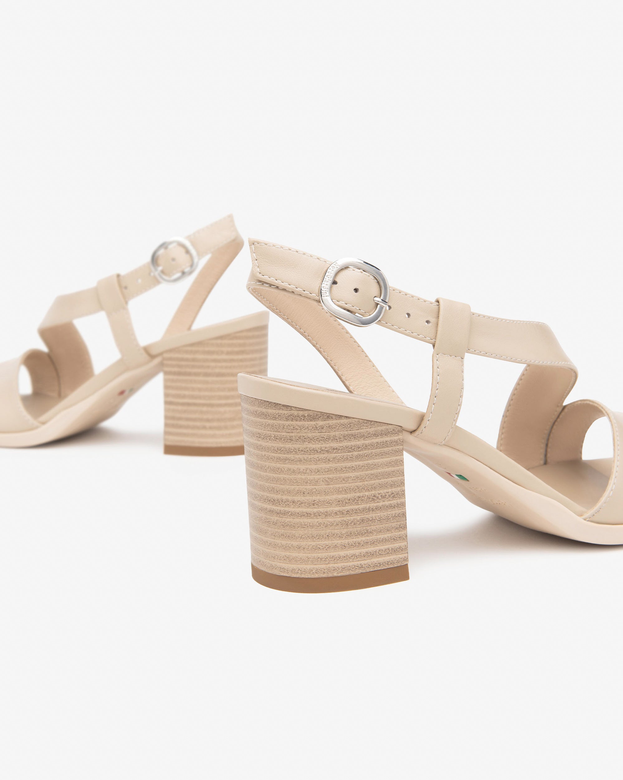 NeroGiardini Sandales Femme en Cuir sandales cuir pointure 37