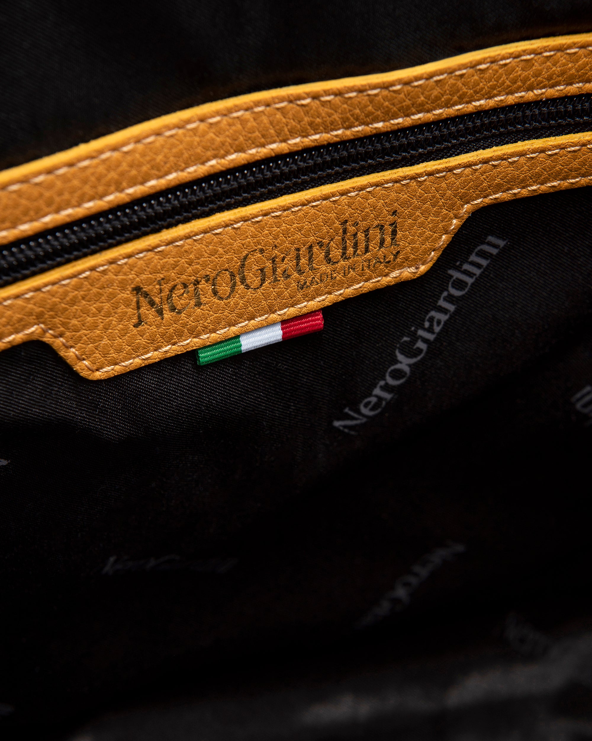 NeroGiardini Sacs besace femme matière technique hobo