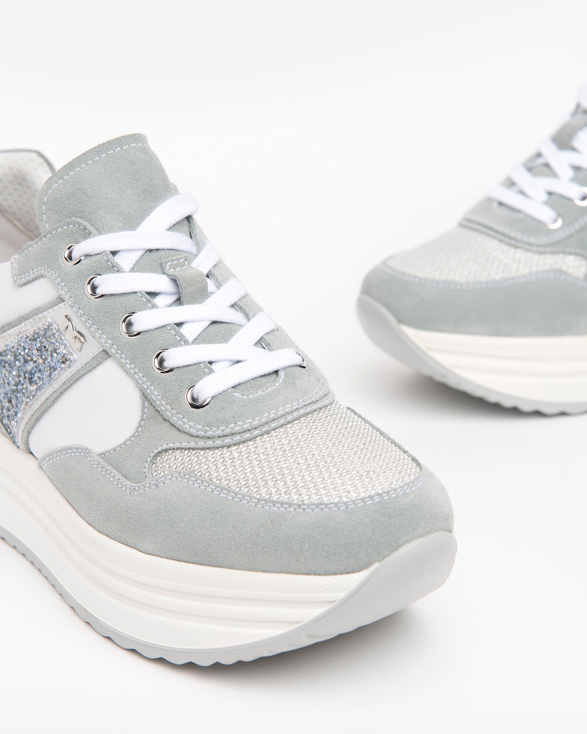 Nerogiardini Sneakers Femme Cuir et Velours Confort