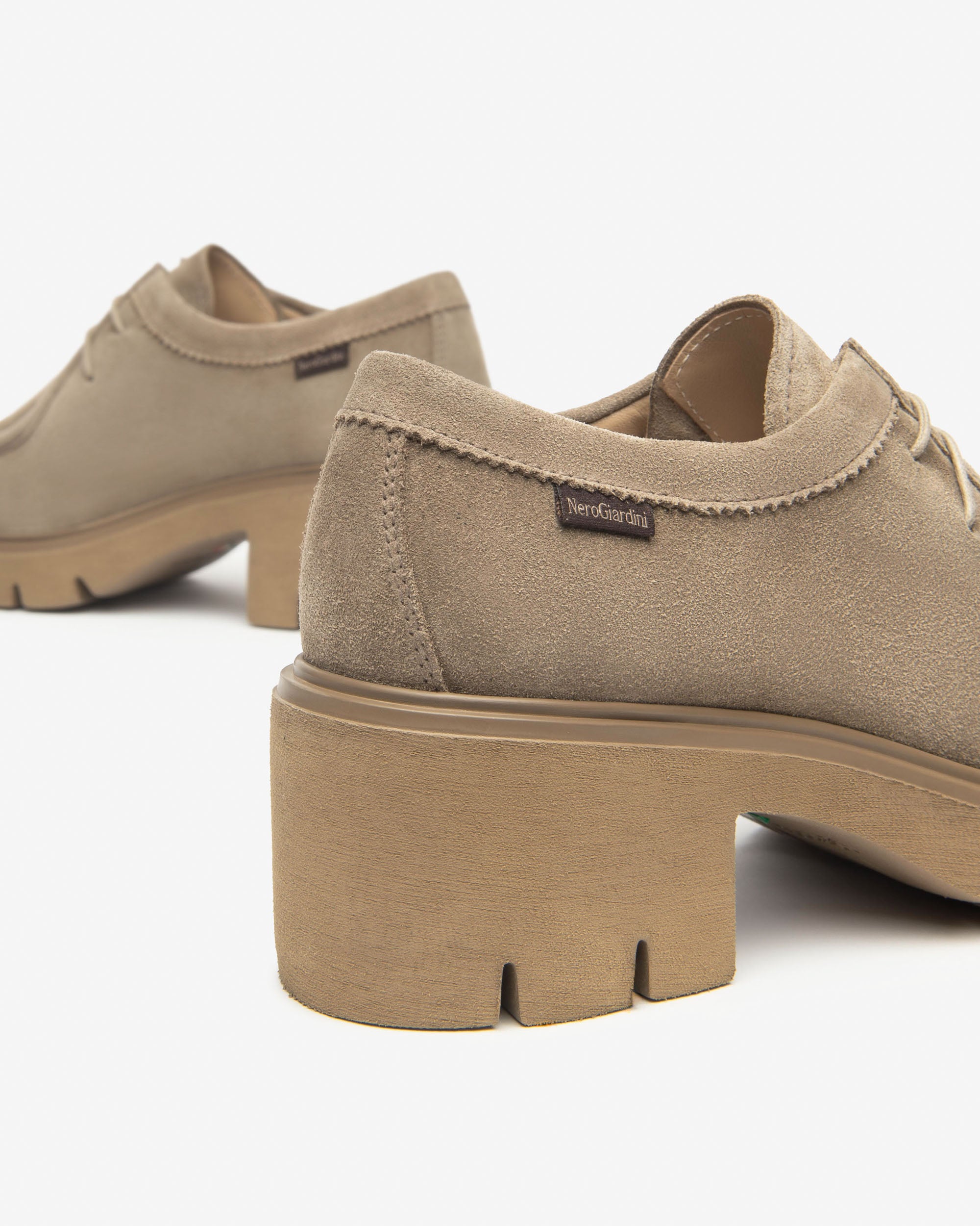Nerogiardini Chaussures à Lacets Femme Cuir Velours