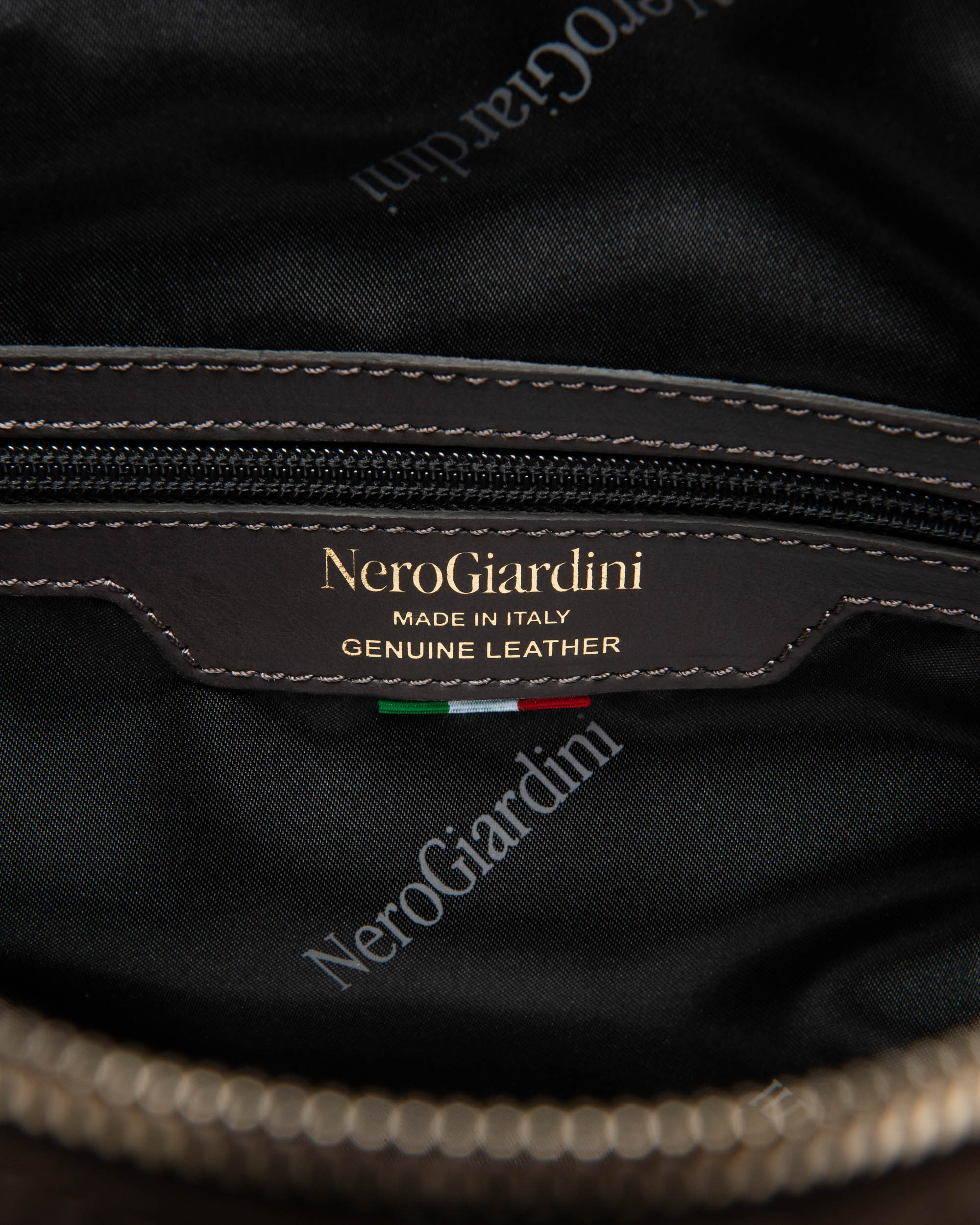 NeroGiardini Sacs sac épaule femme daim doré