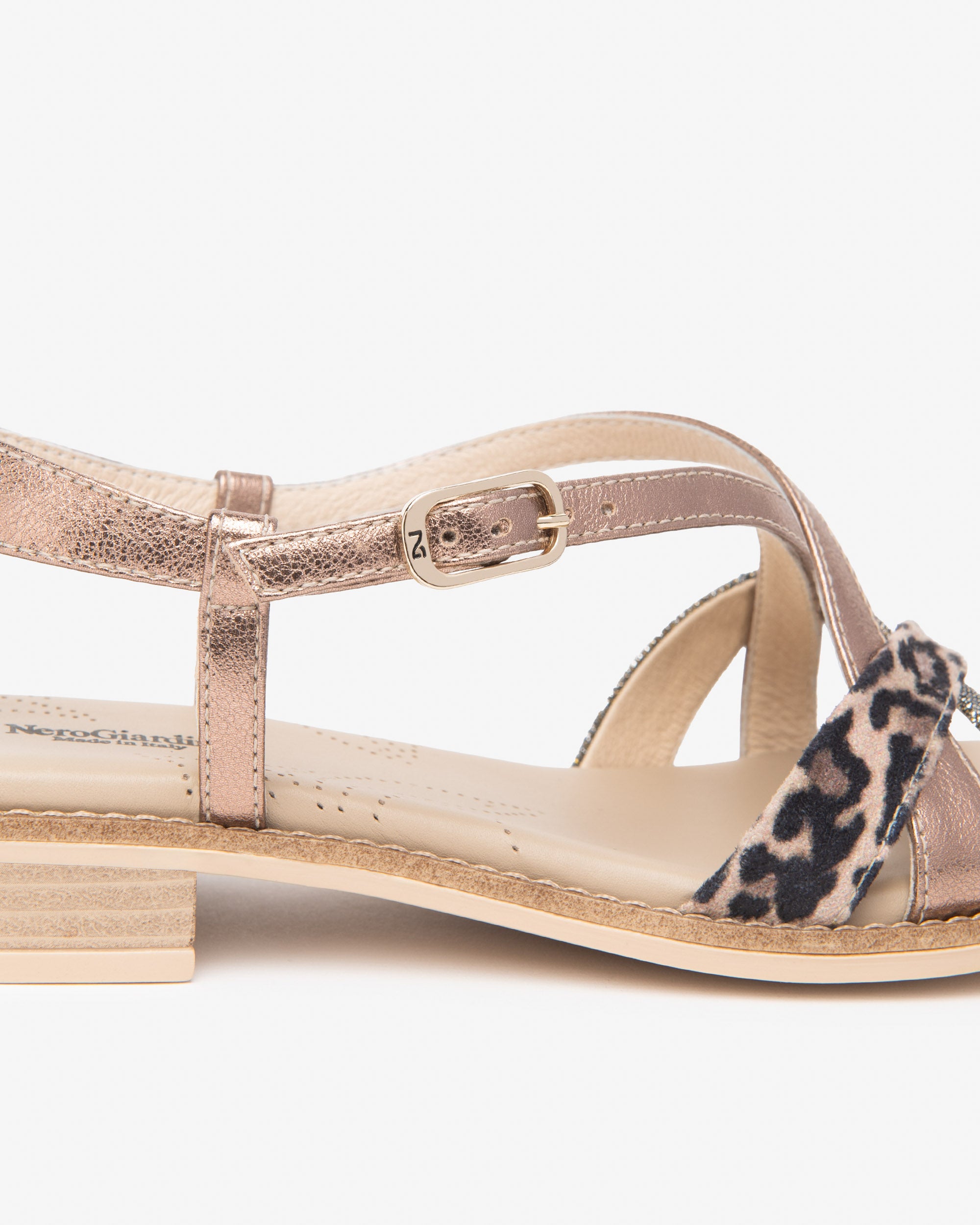 NeroGiardini Sandales sandales femme cuir technique 38