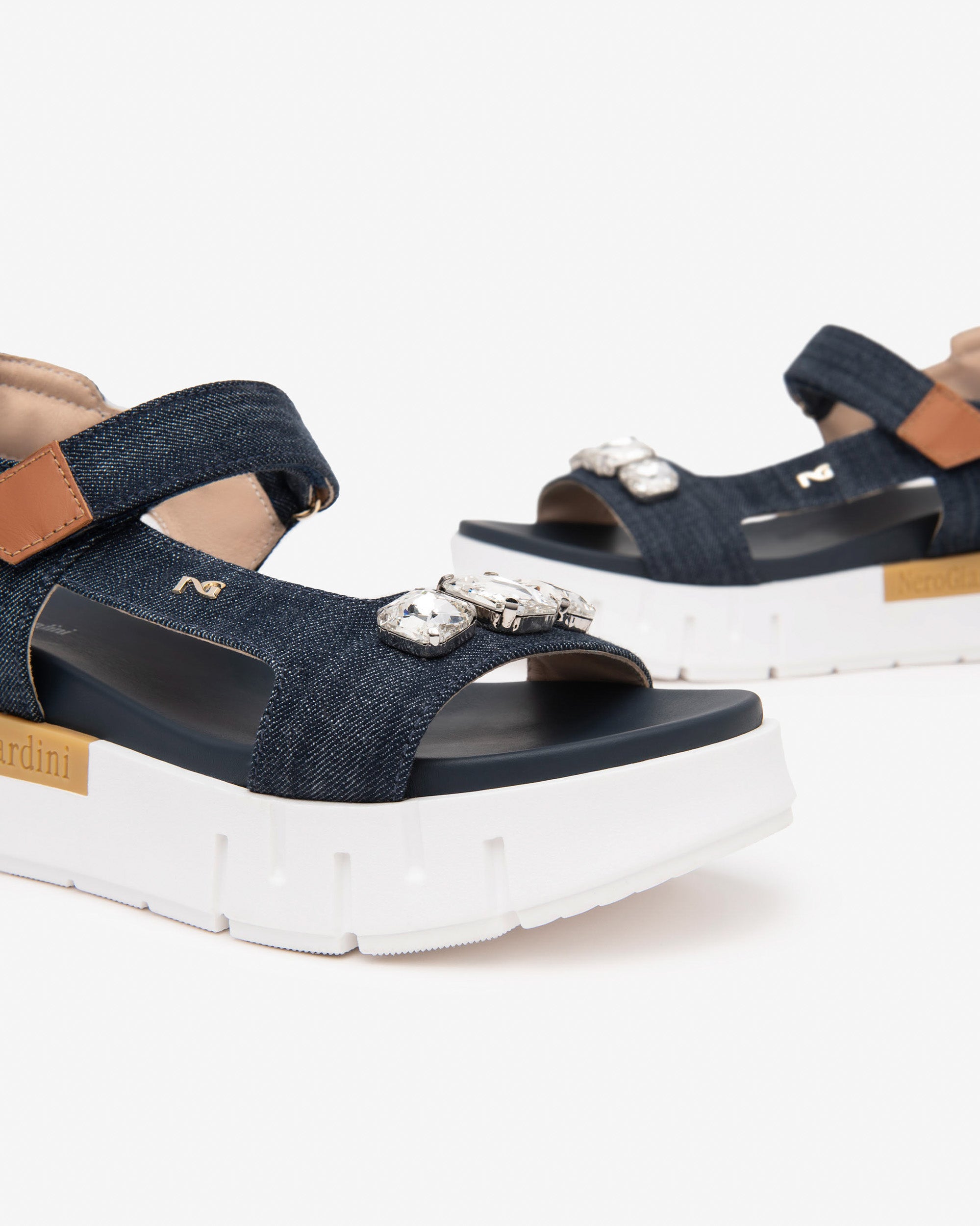 NeroGiardini Sandales Femme Tissu Cuir Été