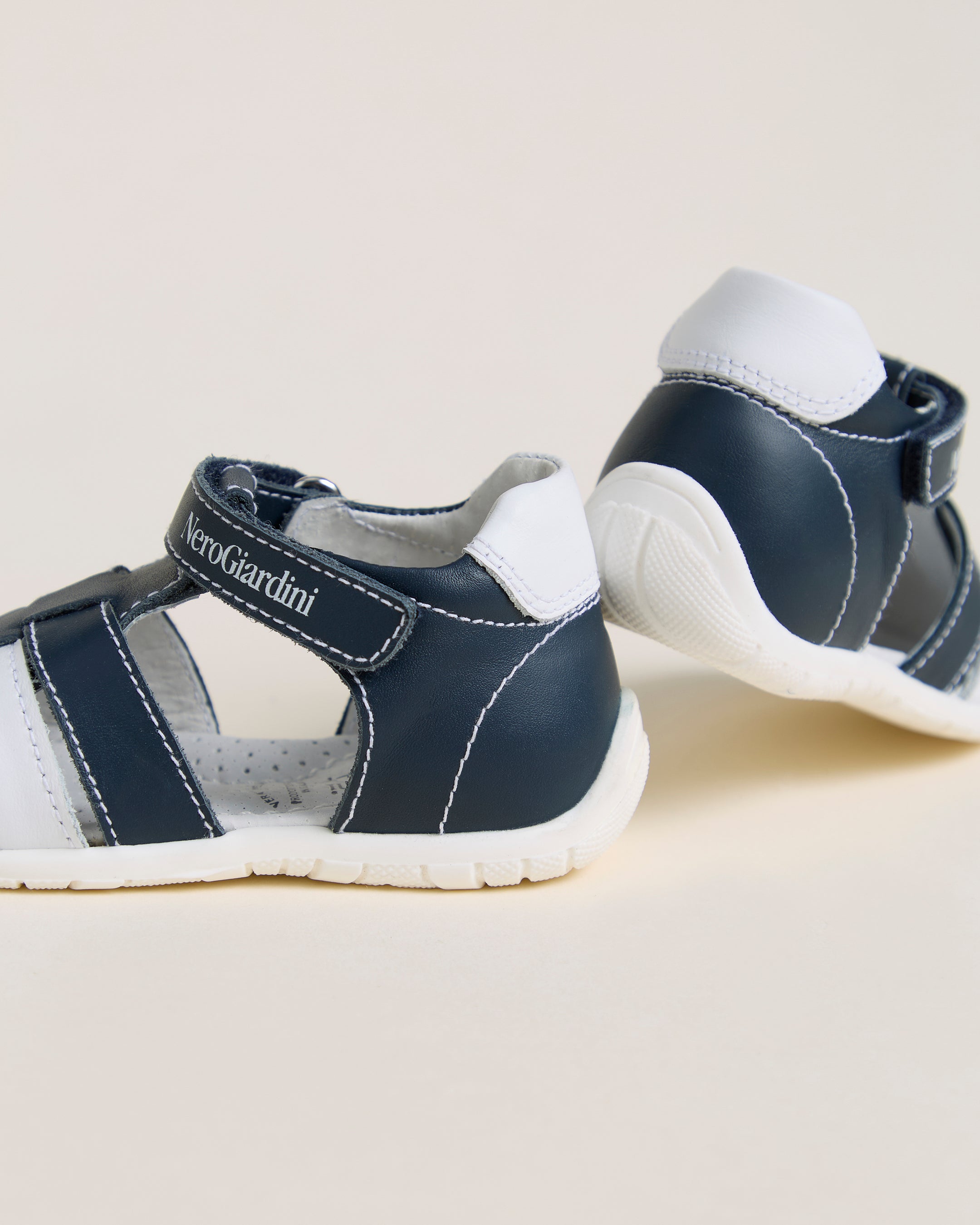 NeroGiardini Sandales Junior Garçon en Cuir semelle légère