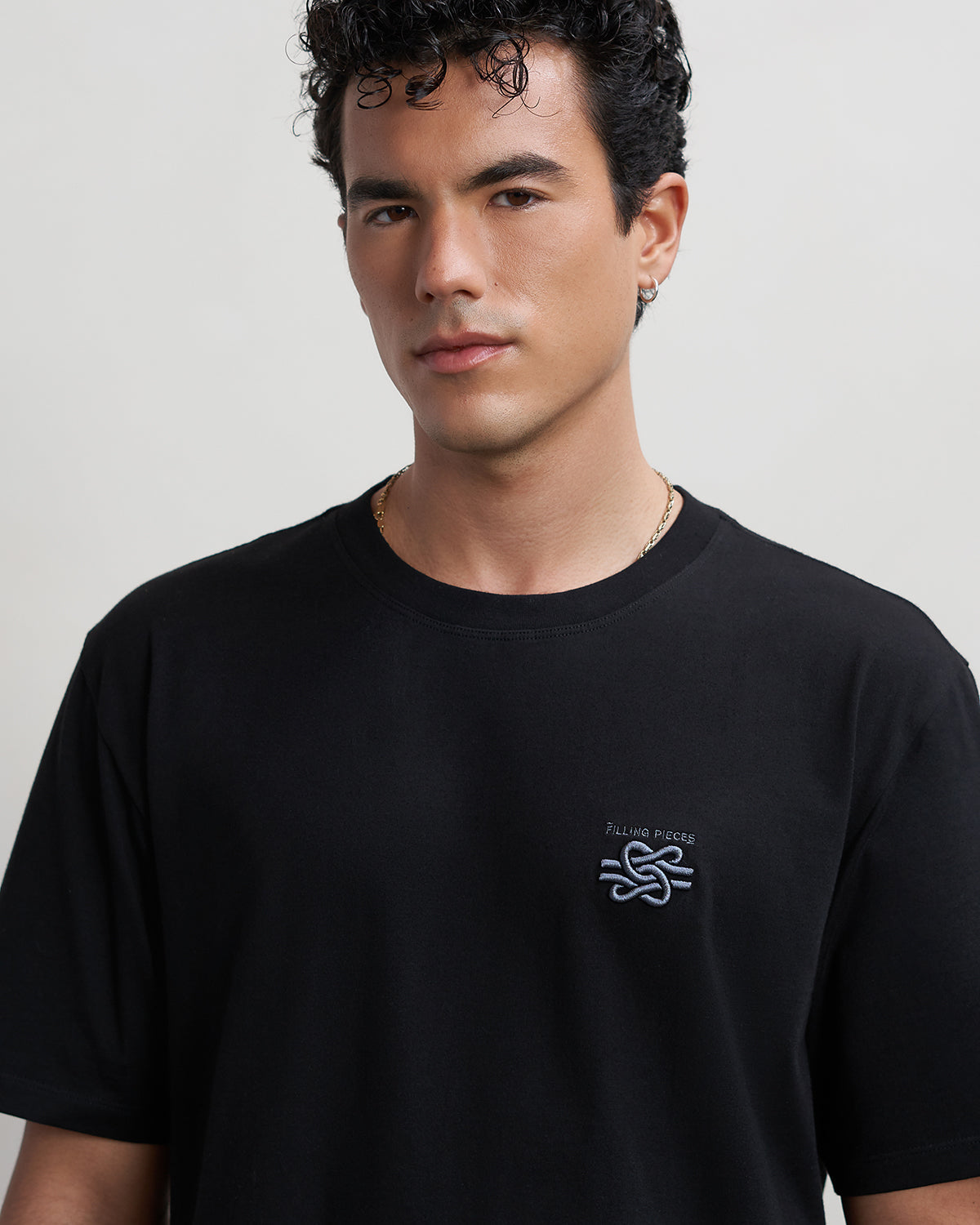 Filling Pieces T-shirt Embroidered Knot Black coton regular