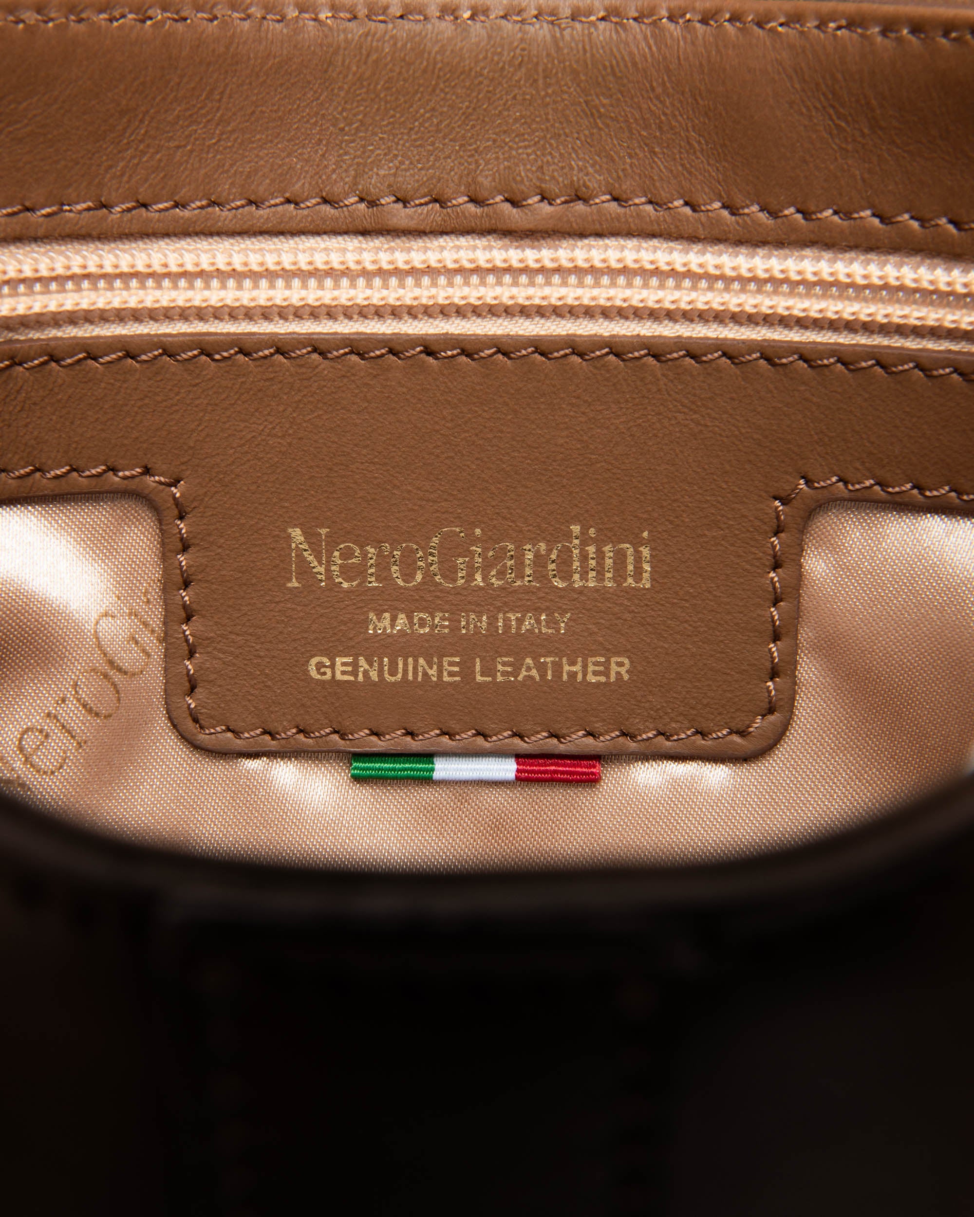 NeroGiardini Sac Bandoulière Femme en Cuir Élégant