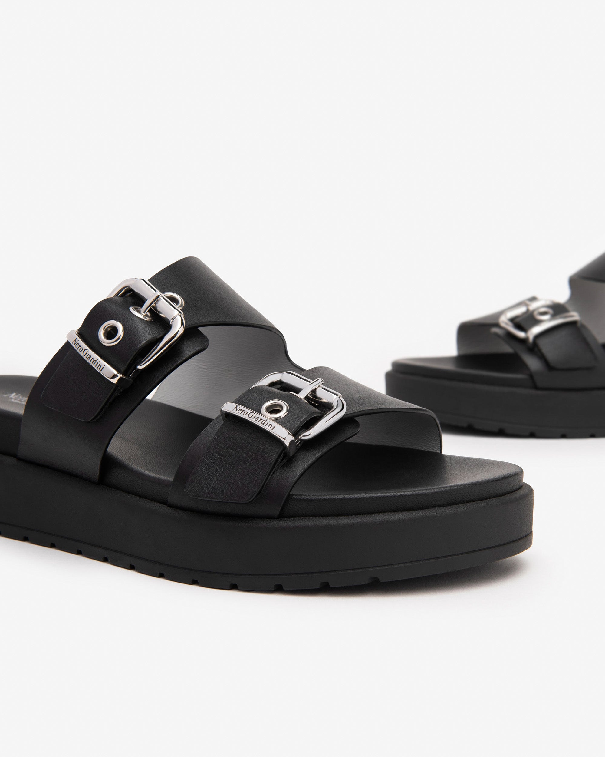 NeroGiardini Mules Femme en Cuir Confort Quotidien
