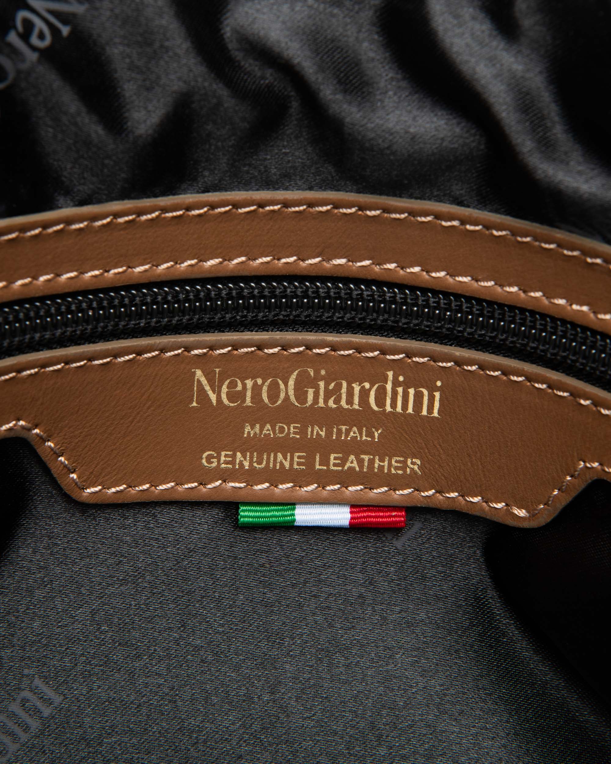 NeroGiardini Sac Épaule Femme Daim Doré Fermeture Zippée
