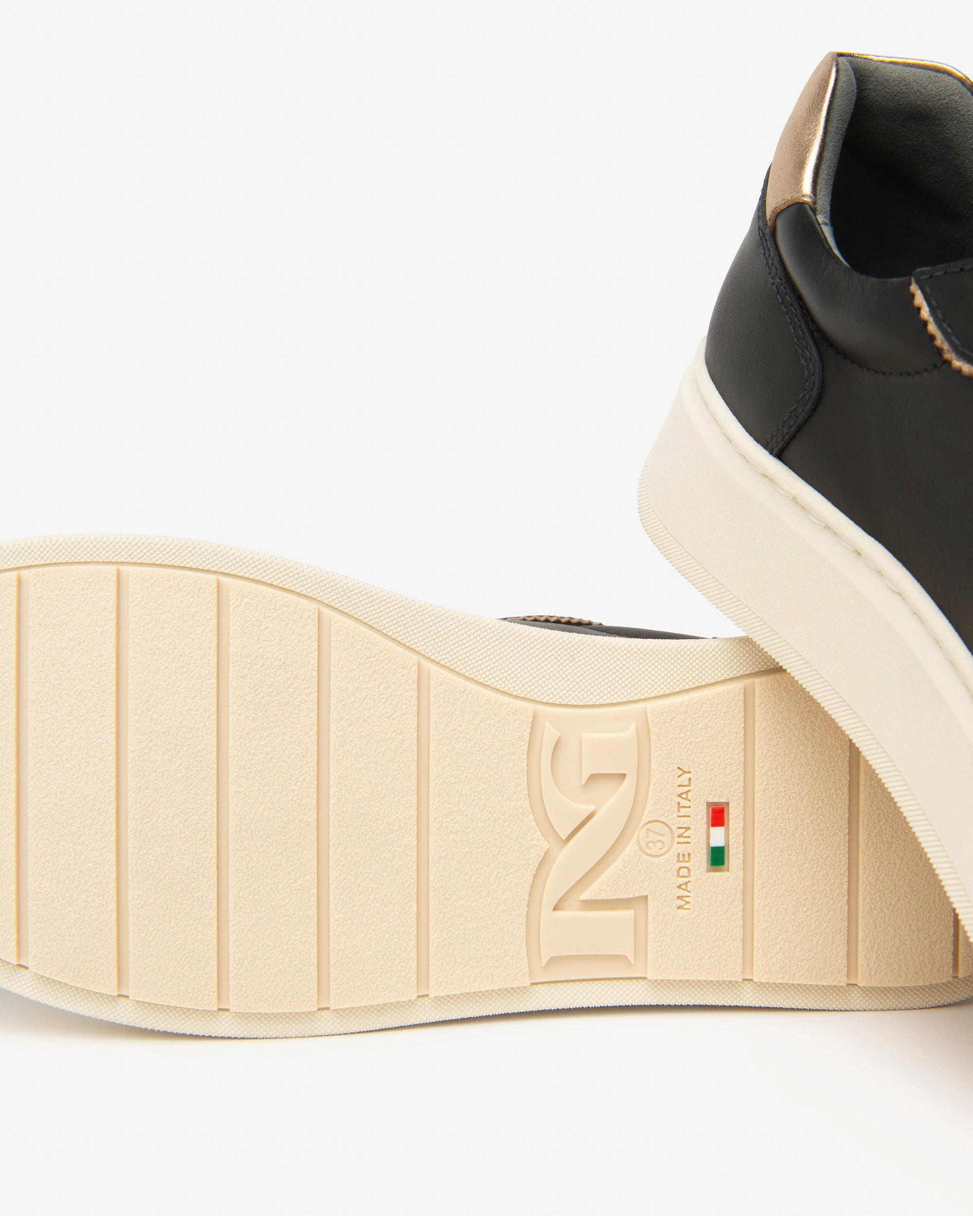 NeroGiardini Sneakers Femme en Cuir et Technique Confort