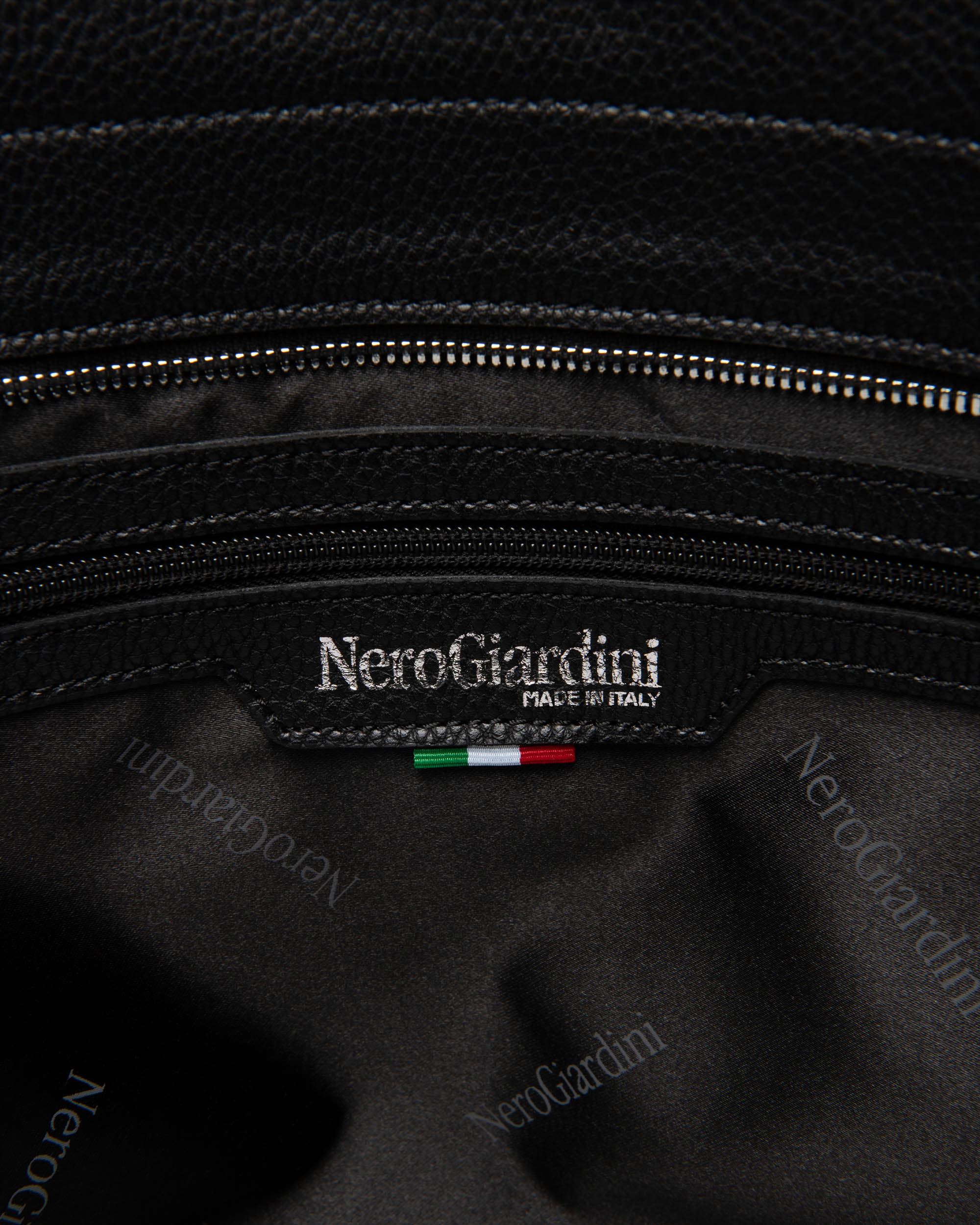 NeroGiardini Sacs tote bag femme matière technique taille PZ