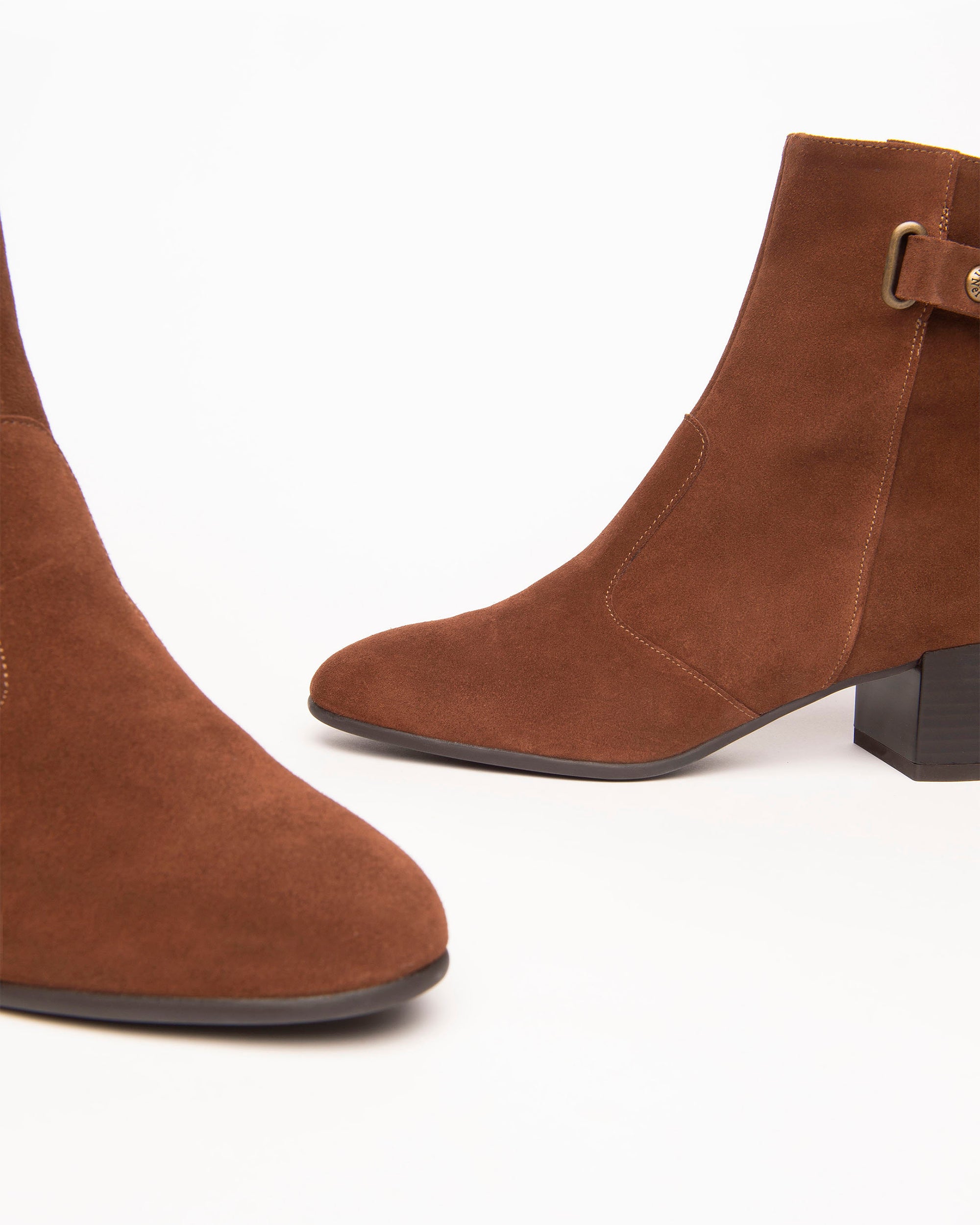 NeroGiardini Bottines Daim Femme Zip Talon 5cm Pointue