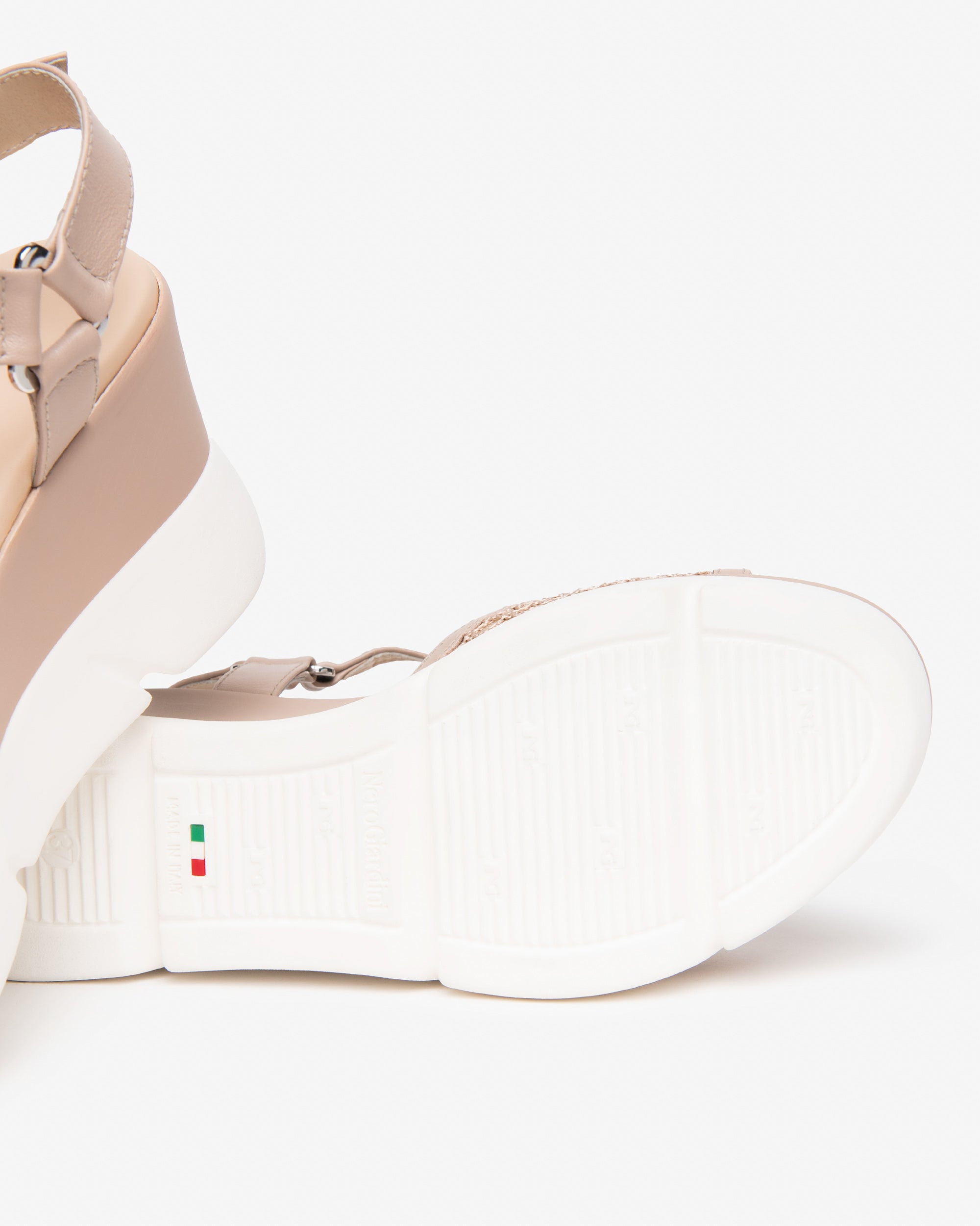 NeroGiardini Sandales sandales femme cuir toile 38