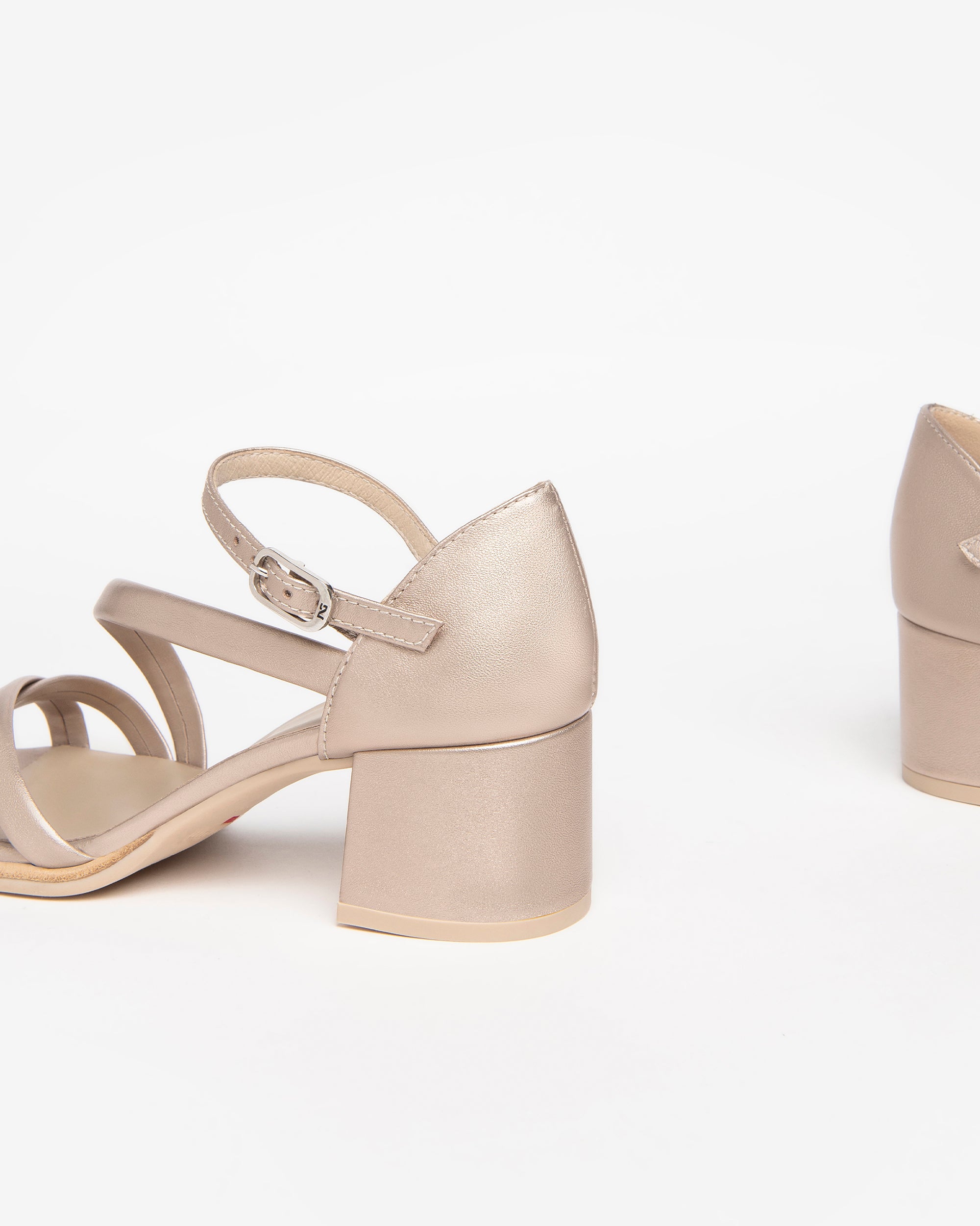 Nerogiardini Sandales Cuir Sandales Femme 38 Minimaliste