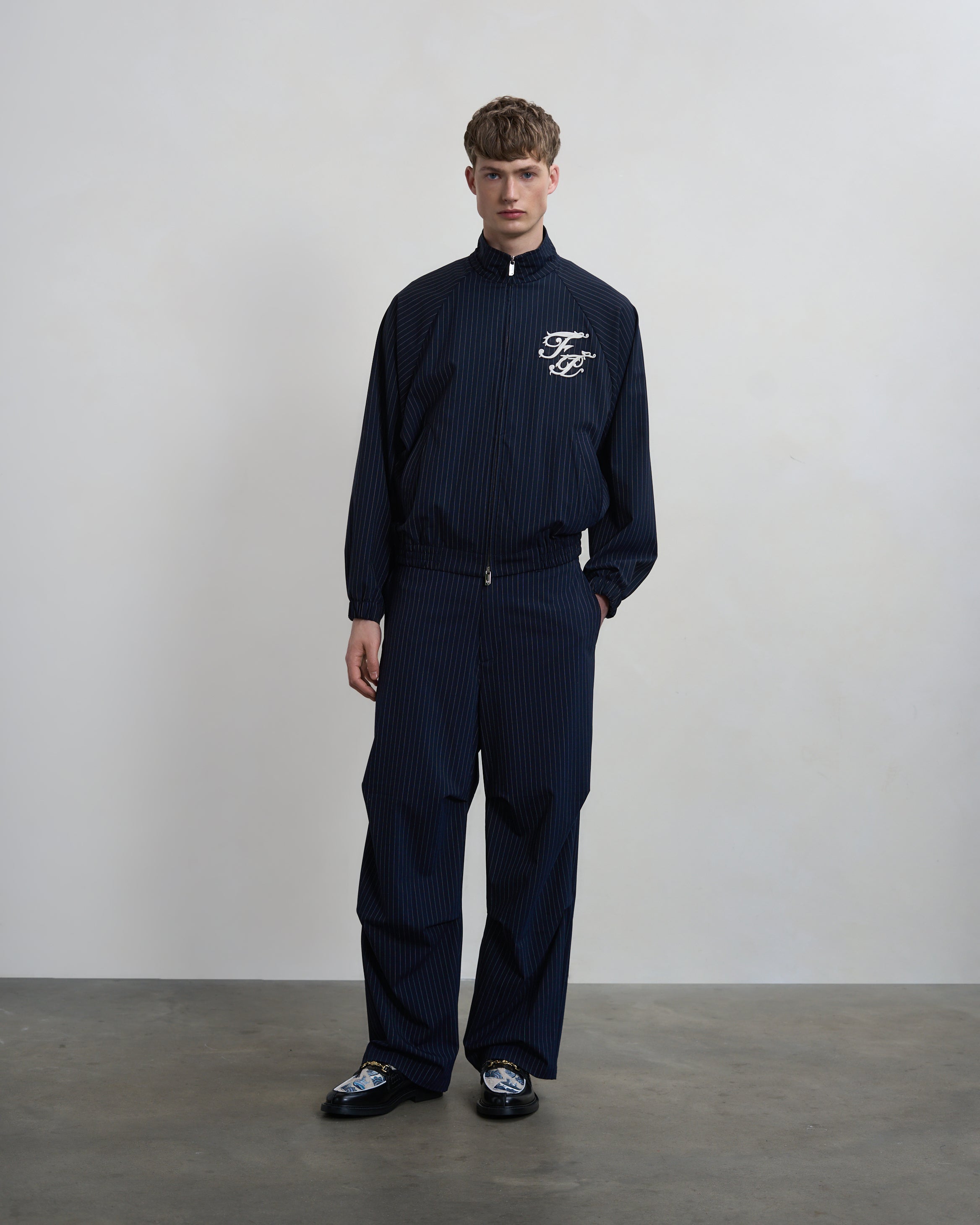 Filling Pieces Drapy Pants Pinstripe Blue pantalon bleu marine