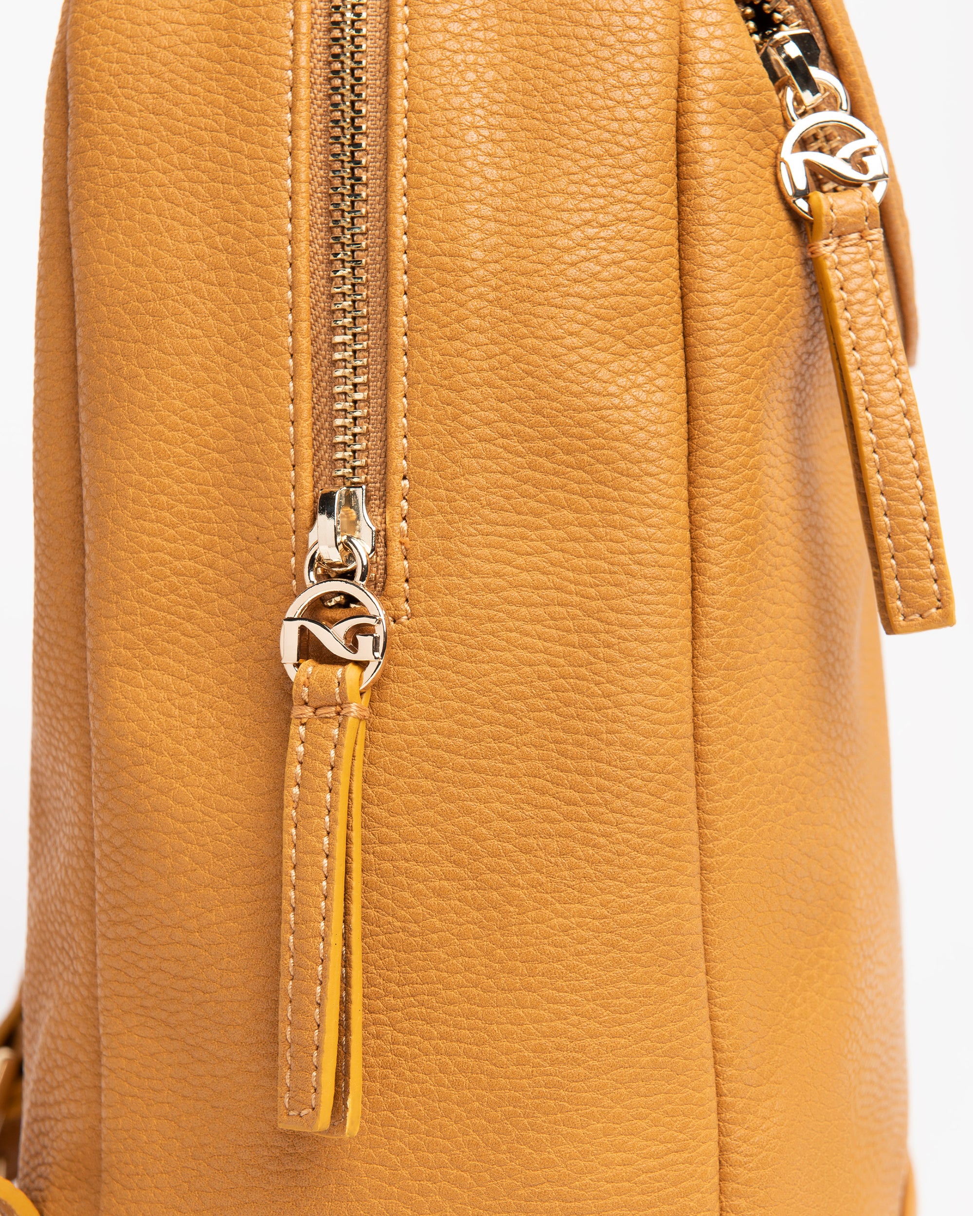 NeroGiardini Sacs sac à dos femme matière technique PZ