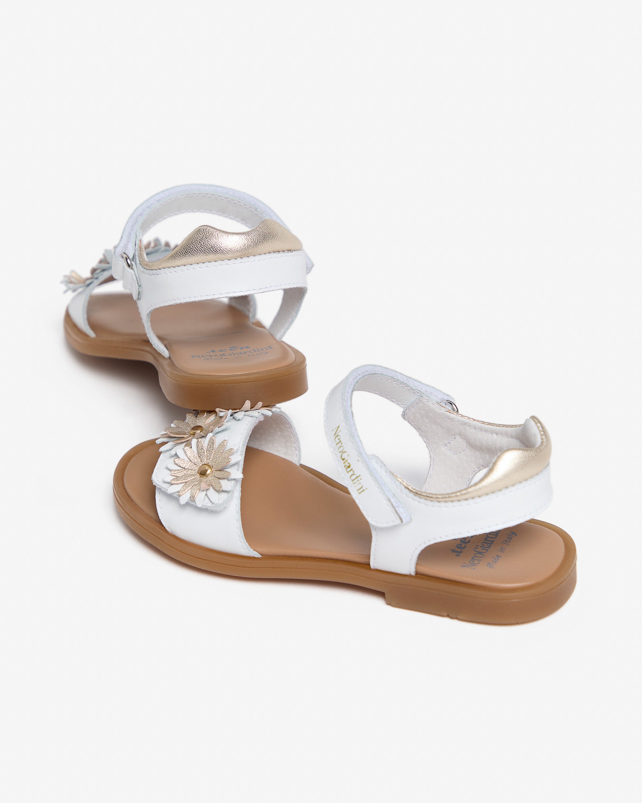 NeroGiardini Sandales Teen Fille Cuir Nu-pieds Été